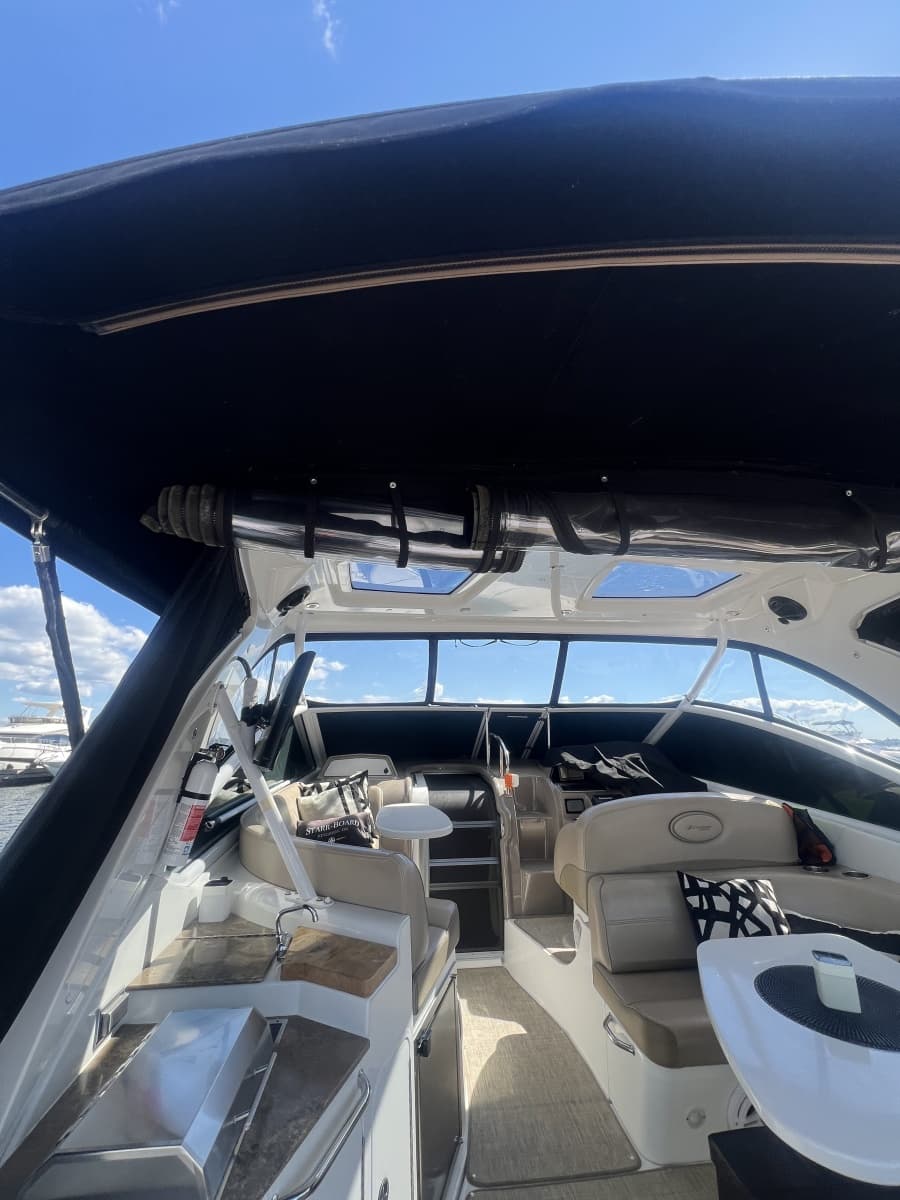 2010 Cruisers Yachts 360 Express - Photo 12