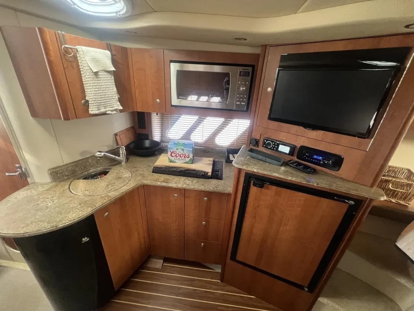 2010 Cruisers Yachts 360 Express - Photo 25