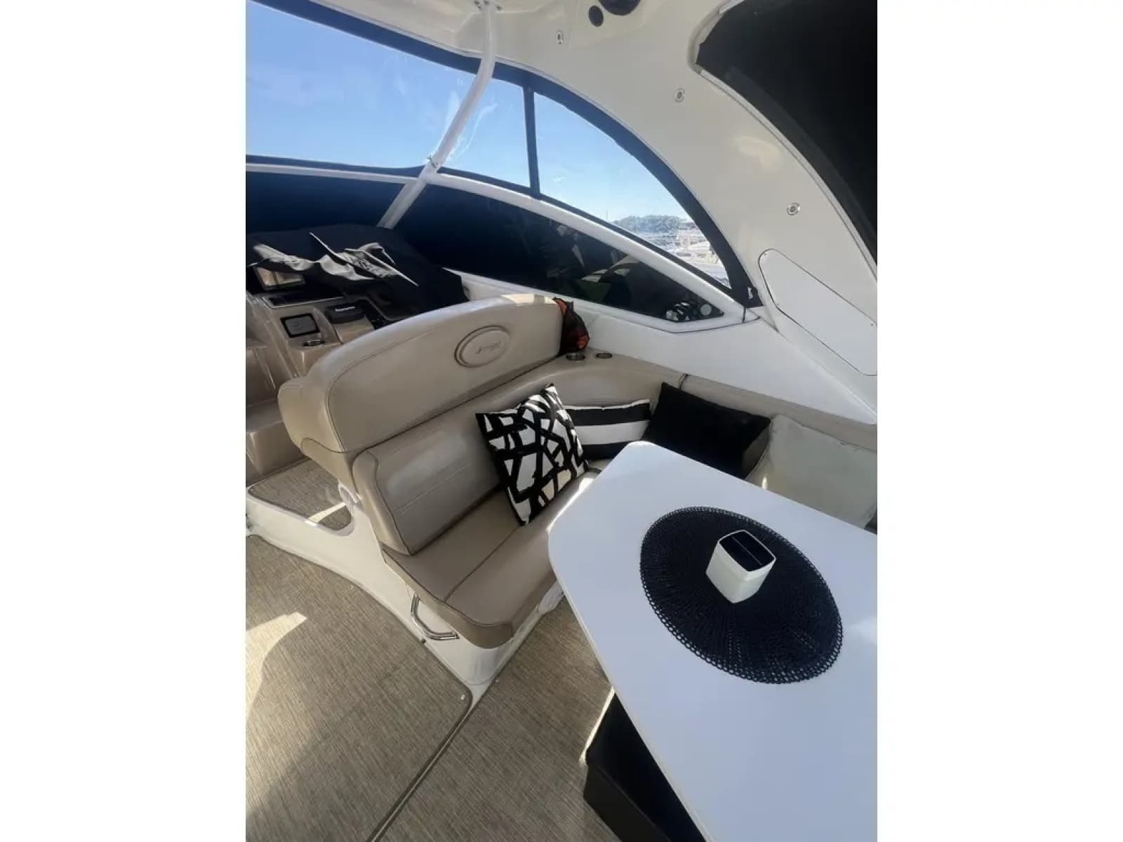 2010 Cruisers Yachts 360 Express - Photo 16