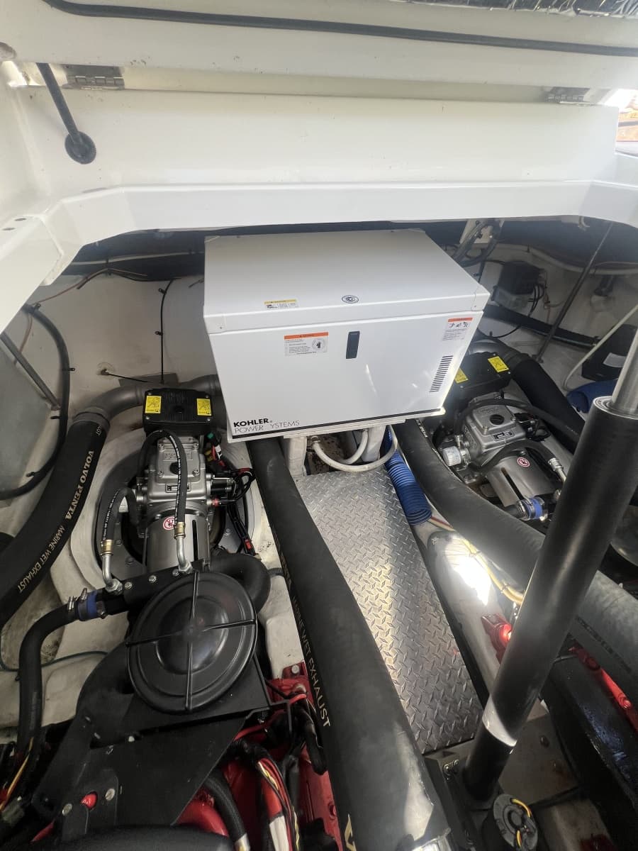 2010 Cruisers Yachts 360 Express - Photo 31
