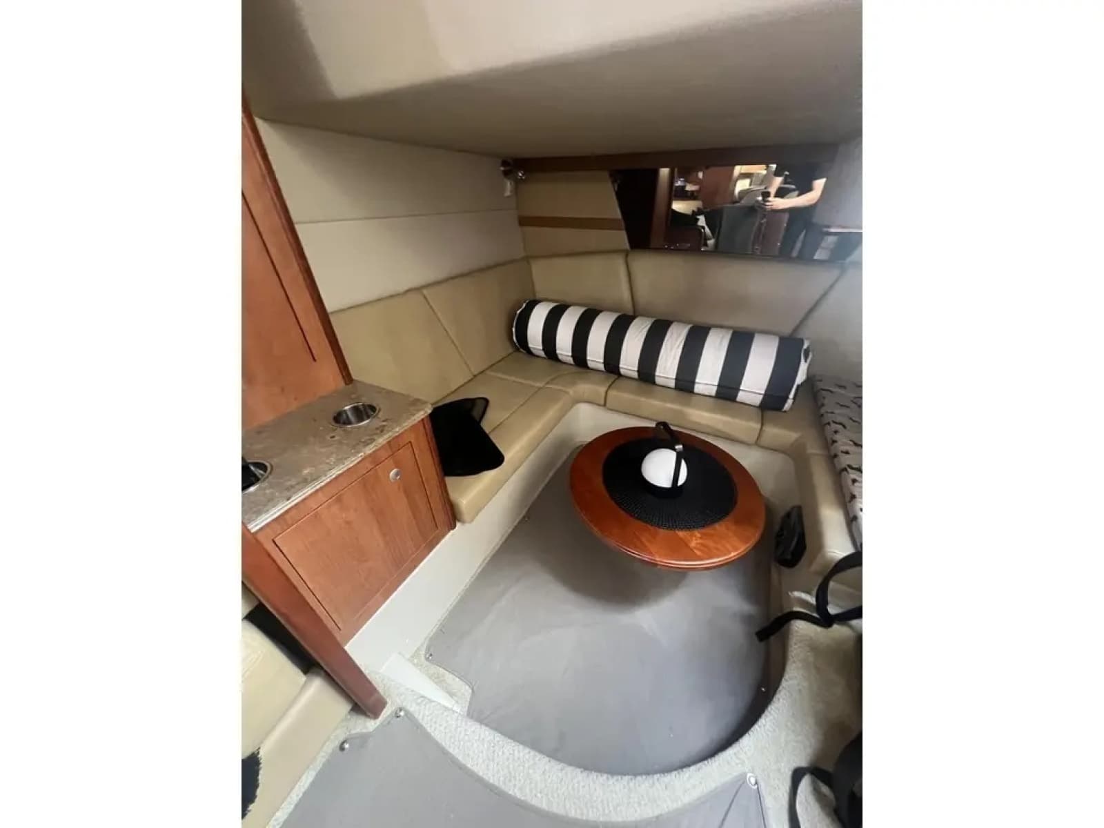 2010 Cruisers Yachts 360 Express - Photo 28