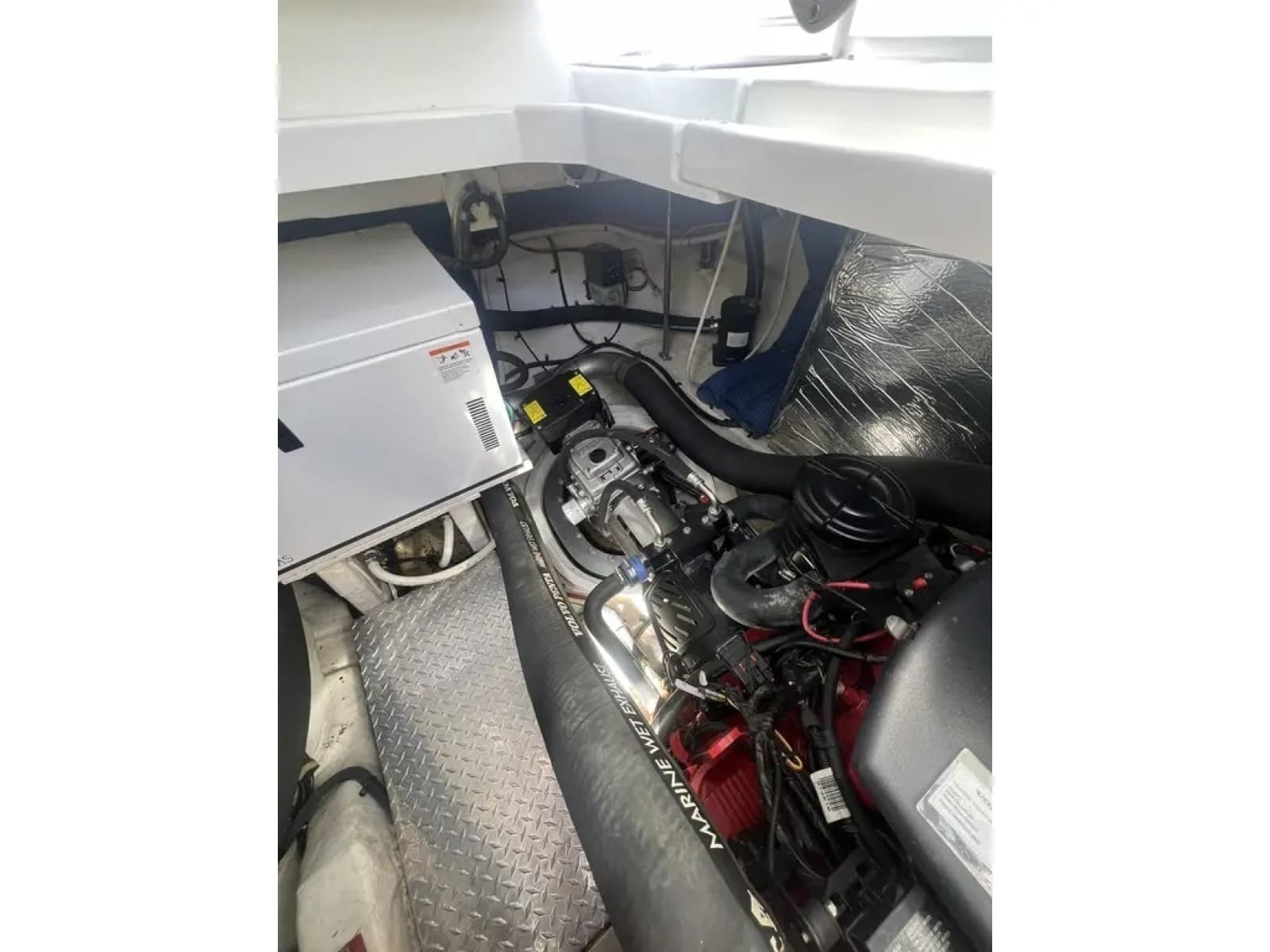 2010 Cruisers Yachts 360 Express - Photo 32