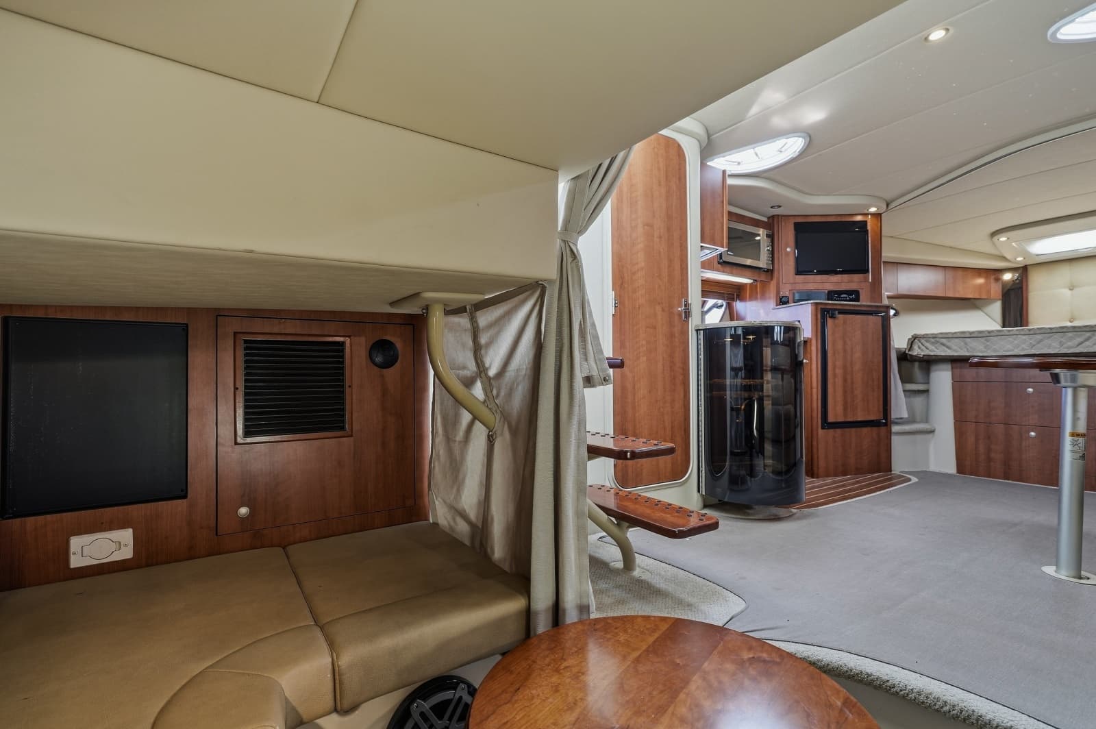 2010 Cruisers Yachts 360 Express - Photo 26