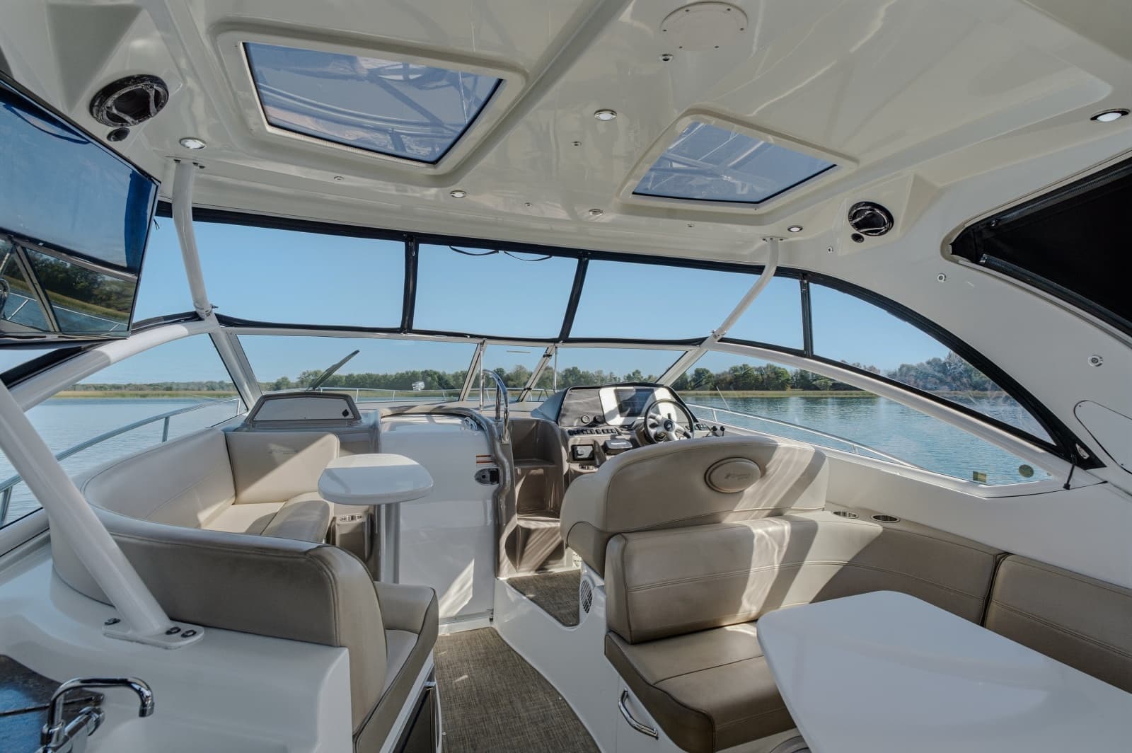 2010 Cruisers Yachts 360 Express - Photo 12