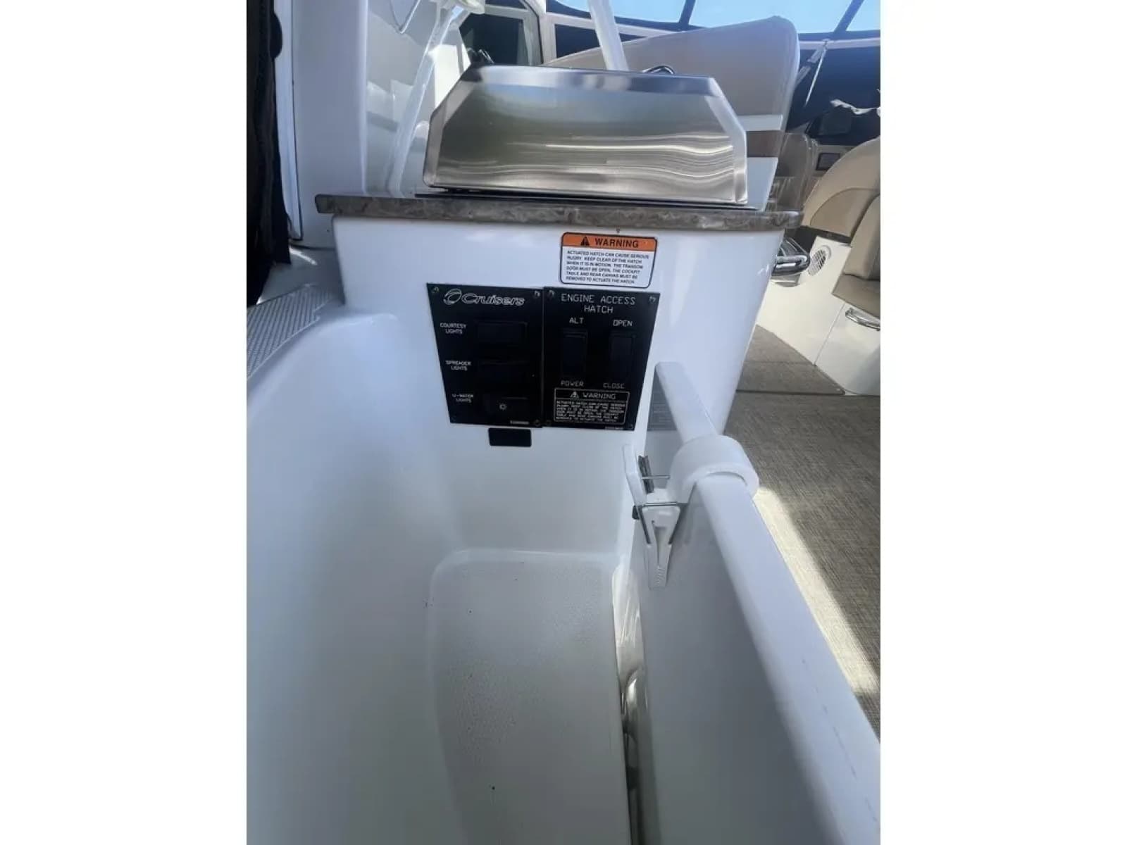 2010 Cruisers Yachts 360 Express - Photo 18
