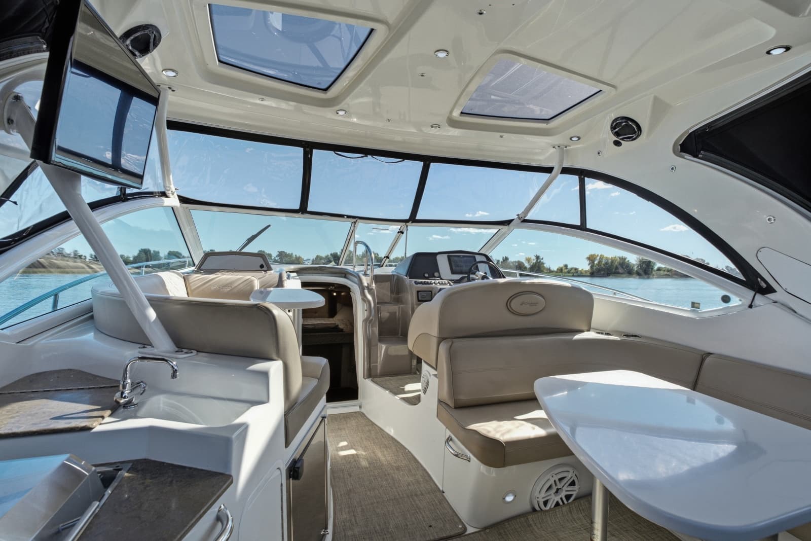 2010 Cruisers Yachts 360 Express - Photo 6
