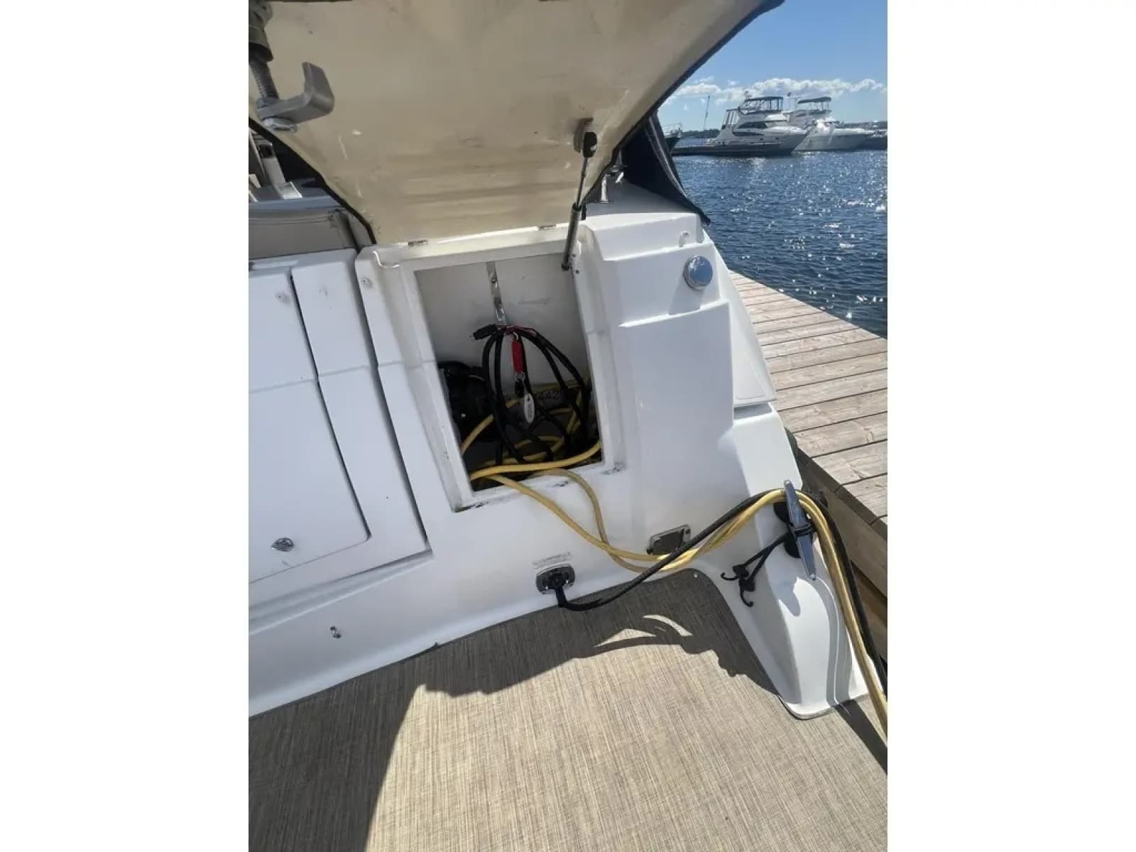 2010 Cruisers Yachts 360 Express - Photo 10
