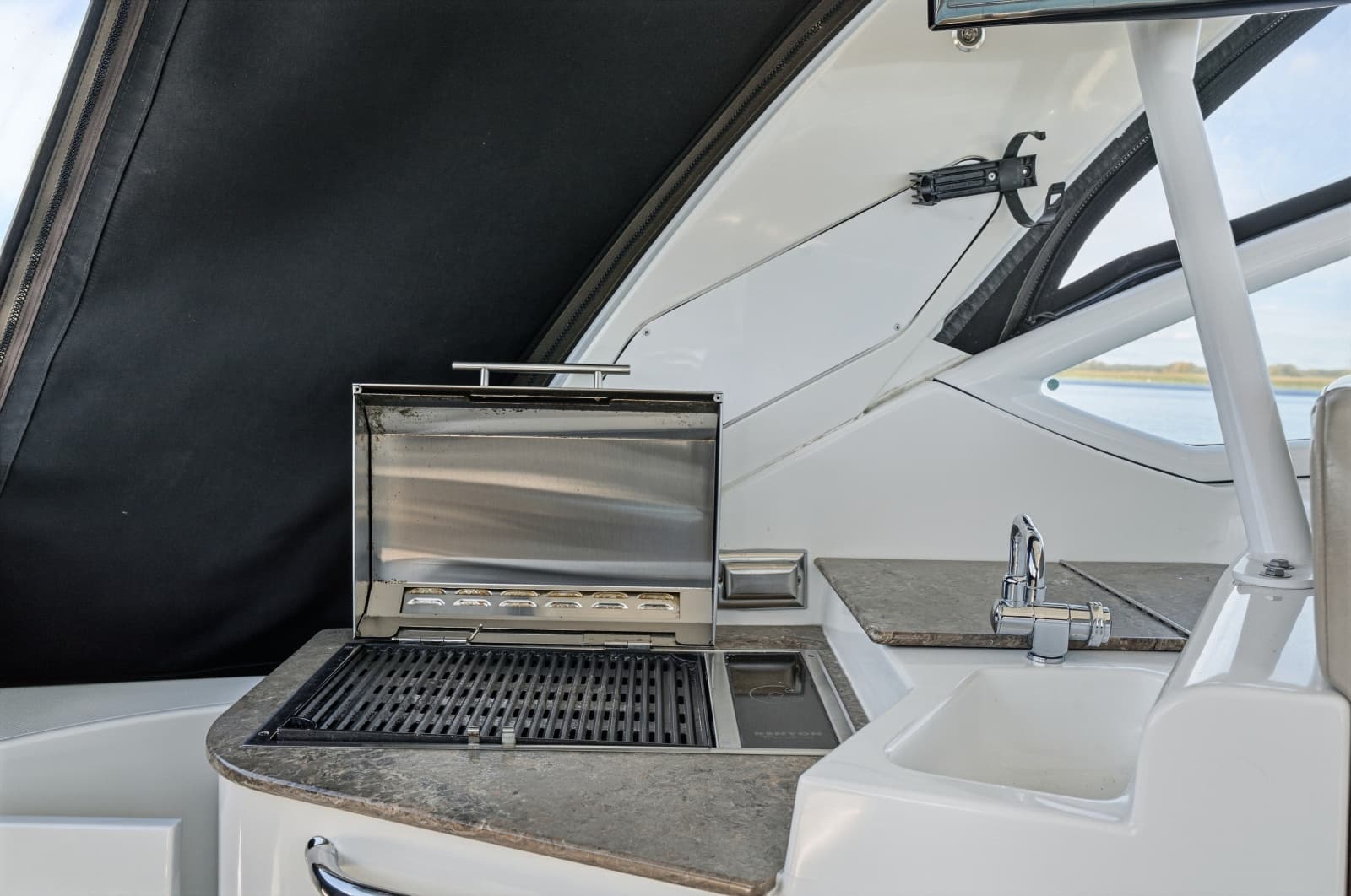 2010 Cruisers Yachts 360 Express - Photo 11