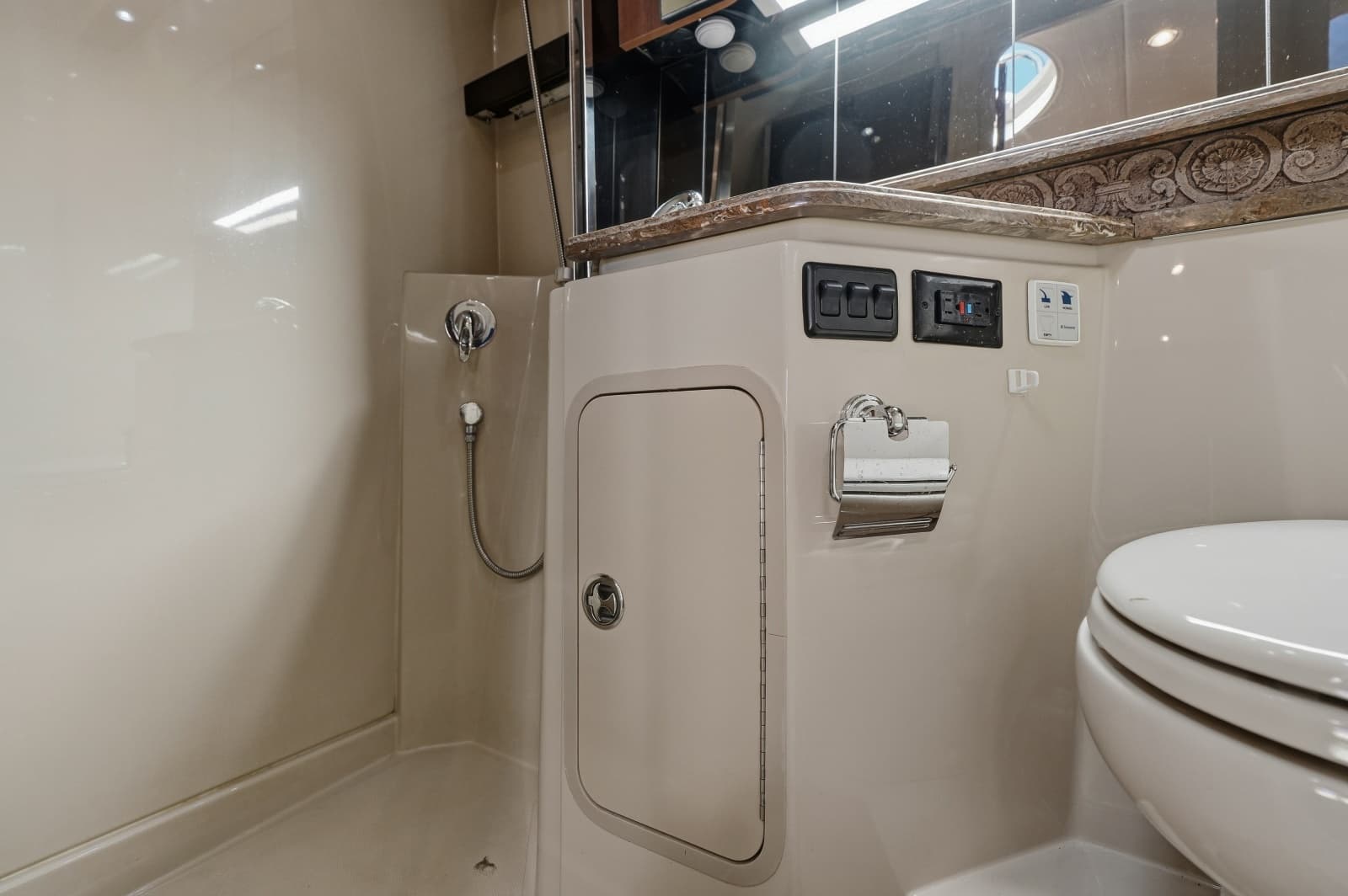 2010 Cruisers Yachts 360 Express - Photo 29