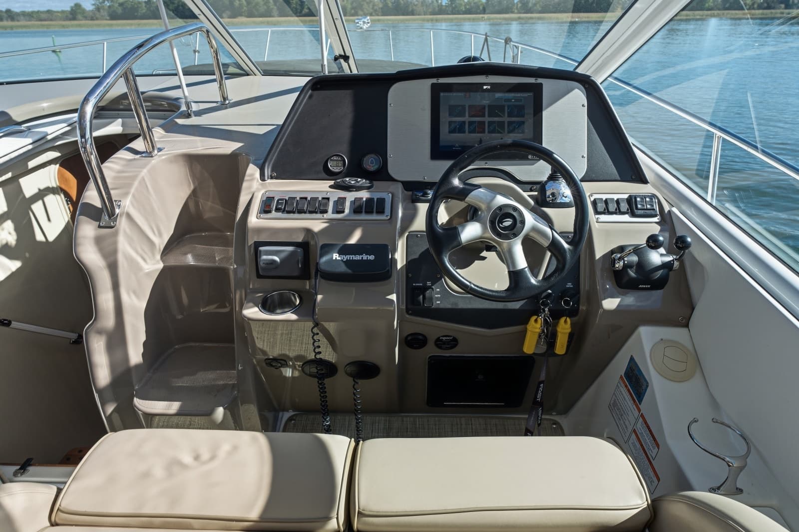 2010 Cruisers Yachts 360 Express - Photo 10