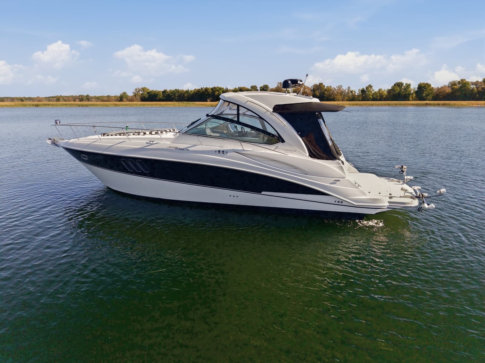 2010 Cruisers Yachts 360 Express - Photo 38