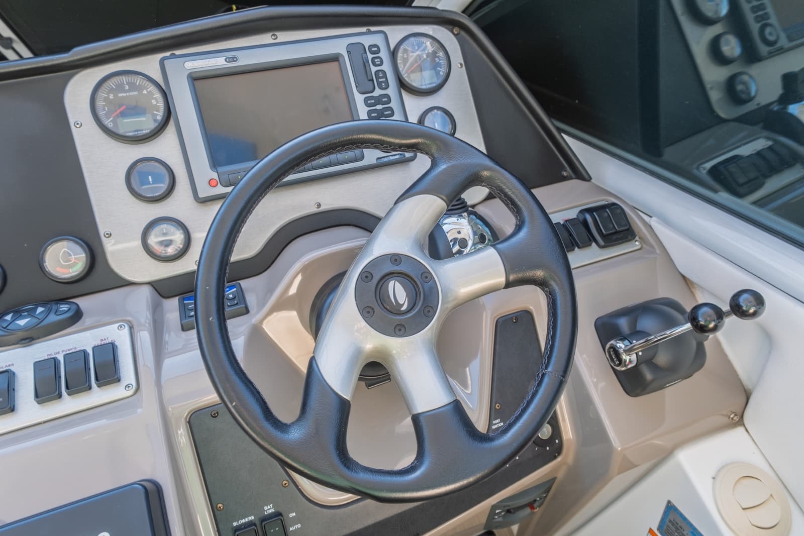 2010 Cruisers Yachts 360 Express - Photo 17
