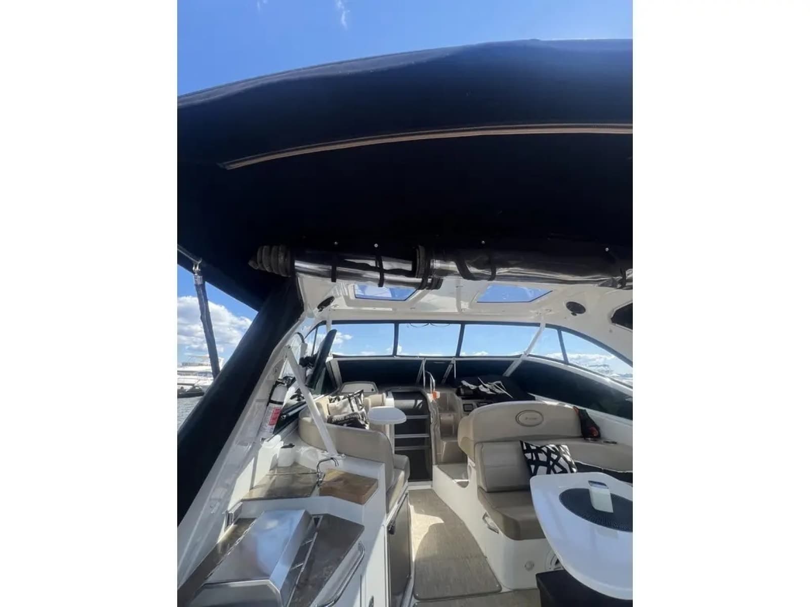 2010 Cruisers Yachts 360 Express - Photo 12