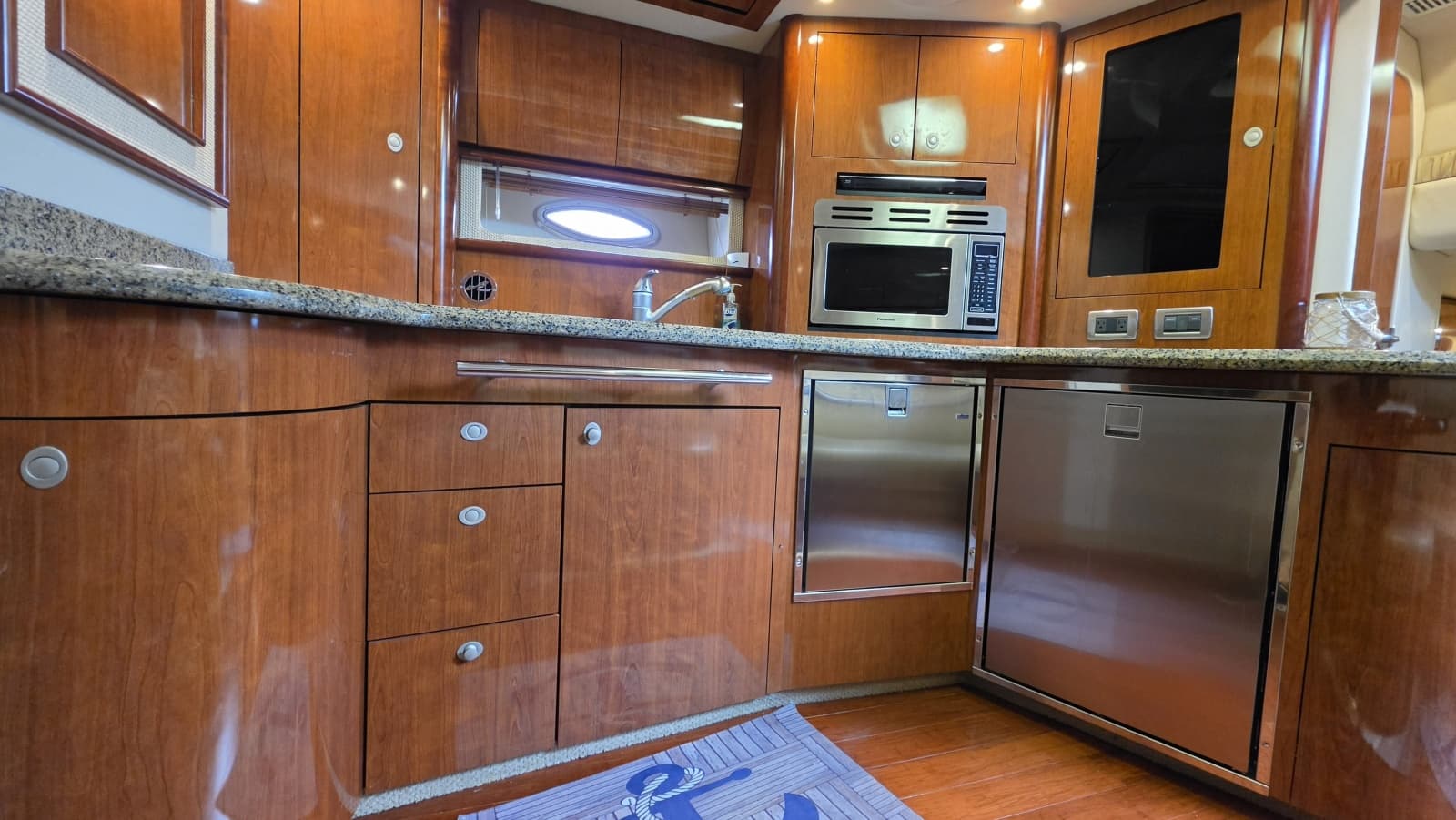 2005 Sea Ray 420 Sundancer - Photo 15