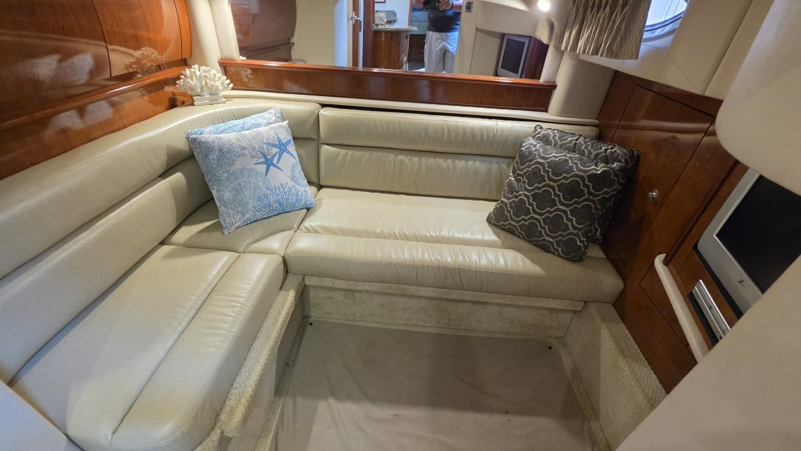 2005 Sea Ray 420 Sundancer - Photo 18
