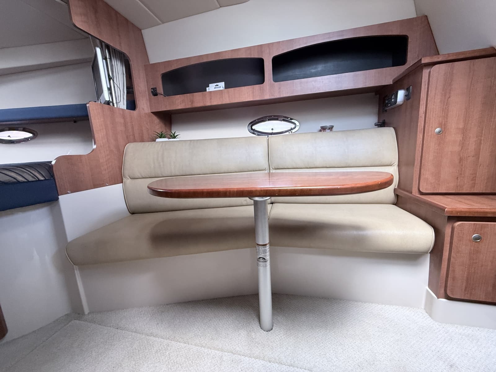 2009 Cruisers Yachts 300 CXi - Photo 30