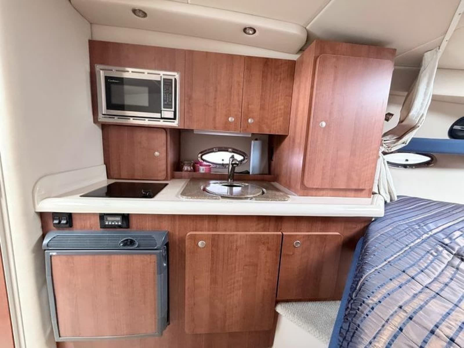 2009 Cruisers Yachts 300 CXi - Photo 25