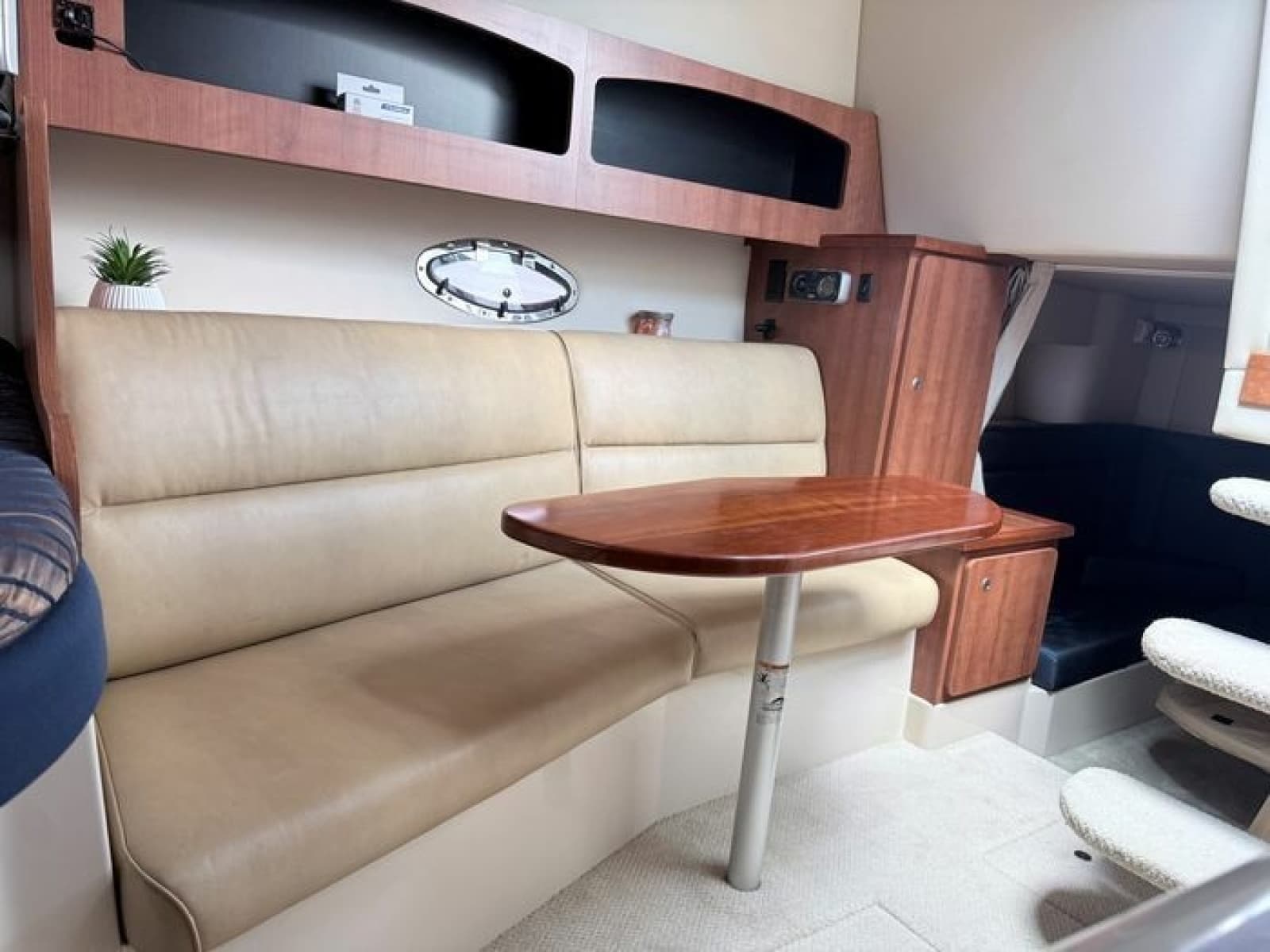 2009 Cruisers Yachts 300 CXi - Photo 26