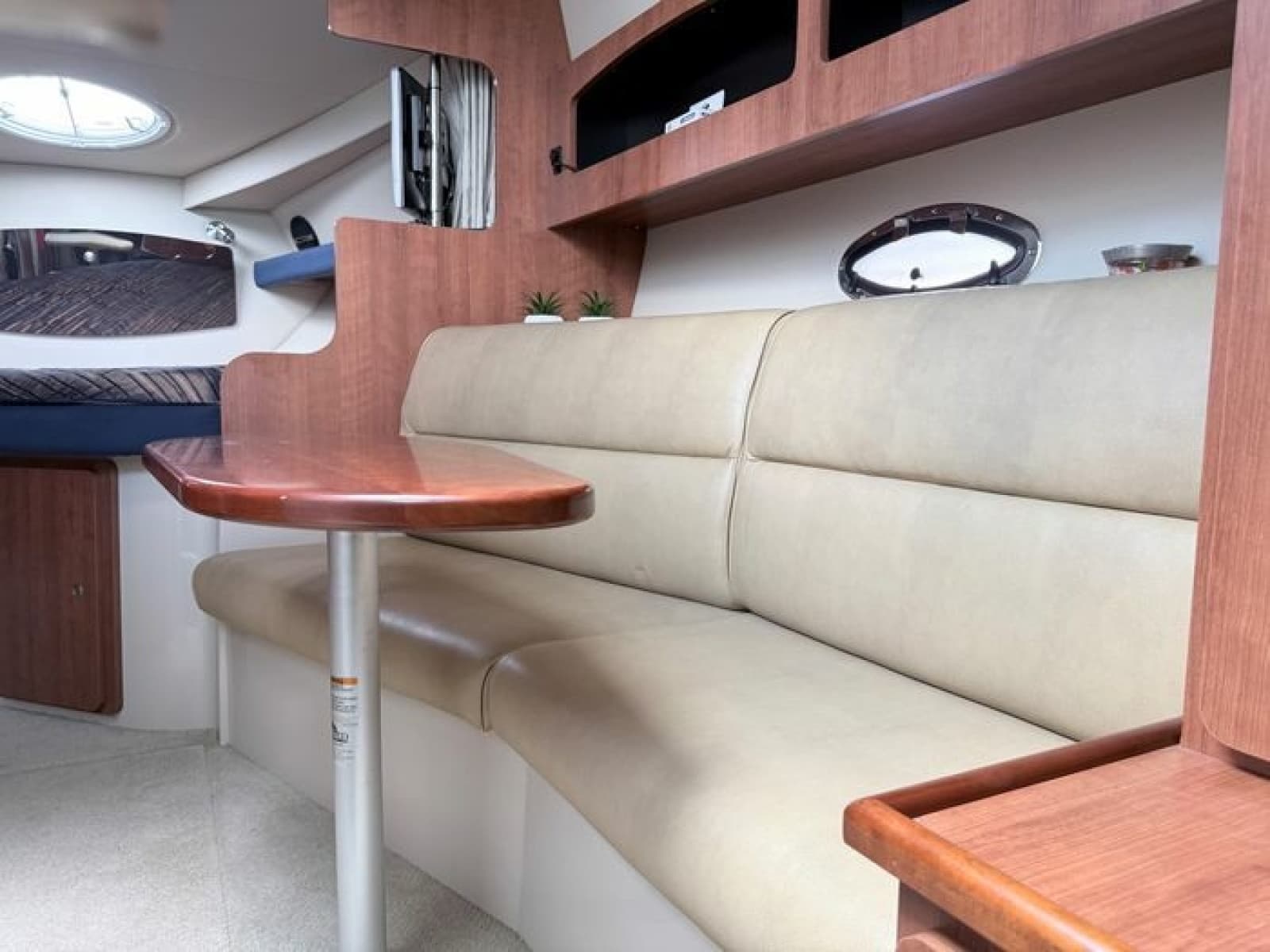 2009 Cruisers Yachts 300 CXi - Photo 27