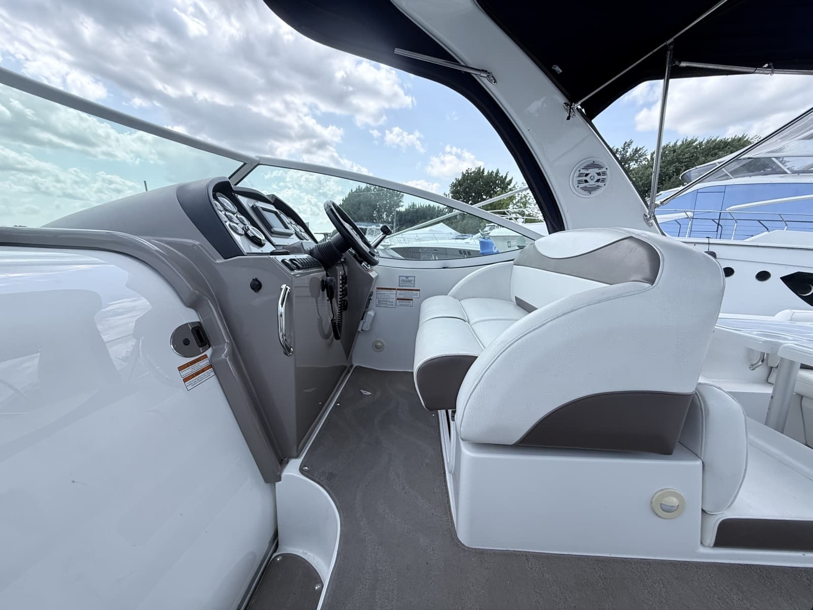 2009 Cruisers Yachts 300 CXi - Photo 16