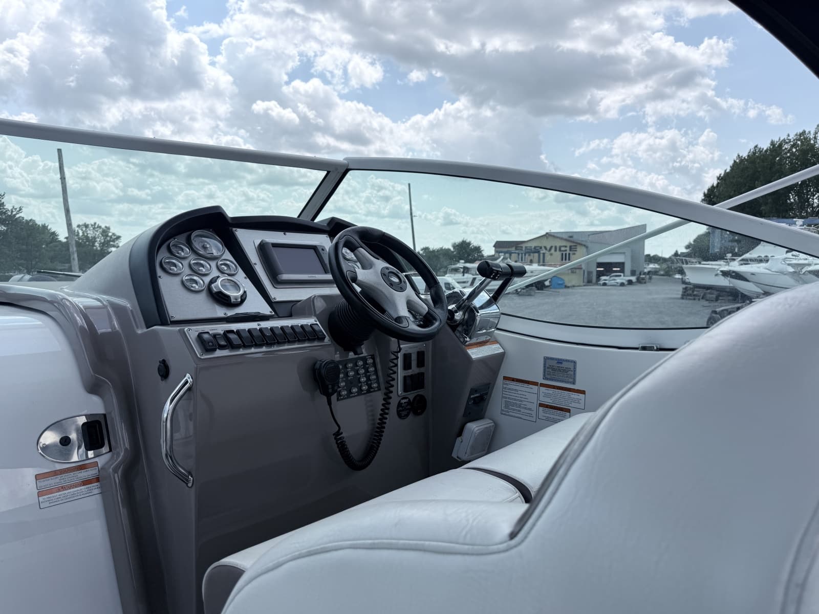 2009 Cruisers Yachts 300 CXi - Photo 17
