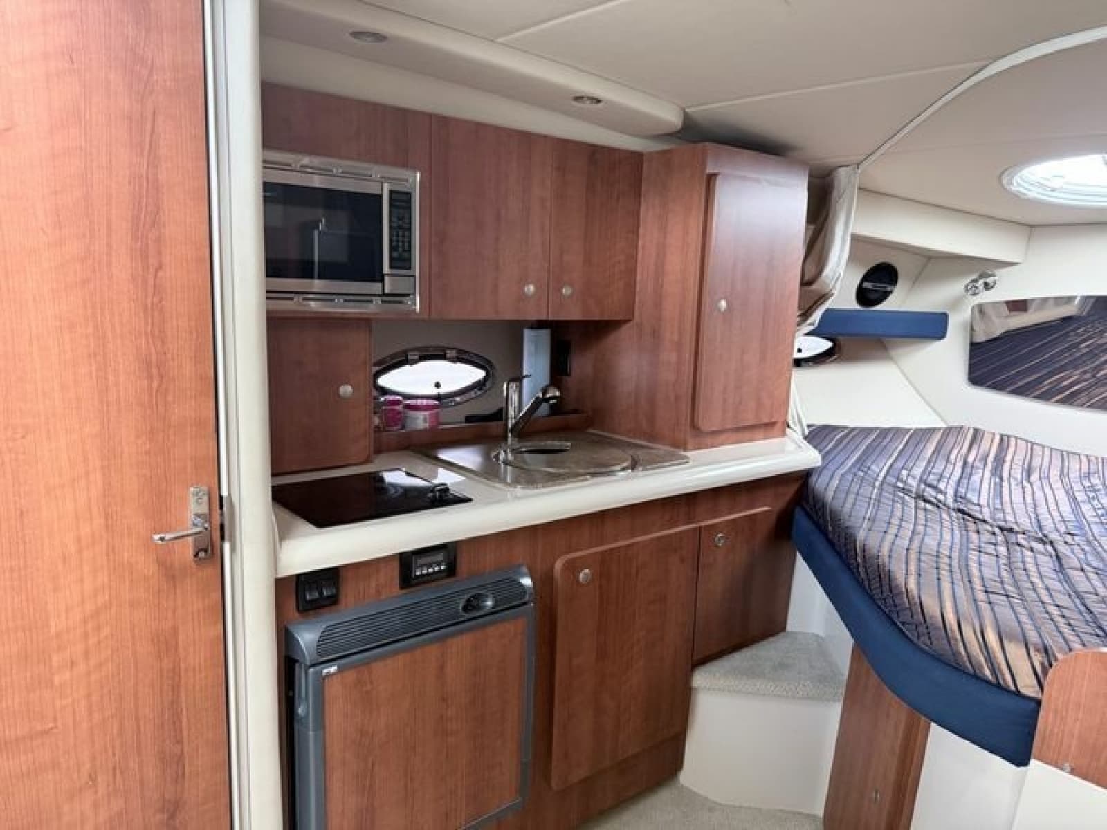 2009 Cruisers Yachts 300 CXi - Photo 23
