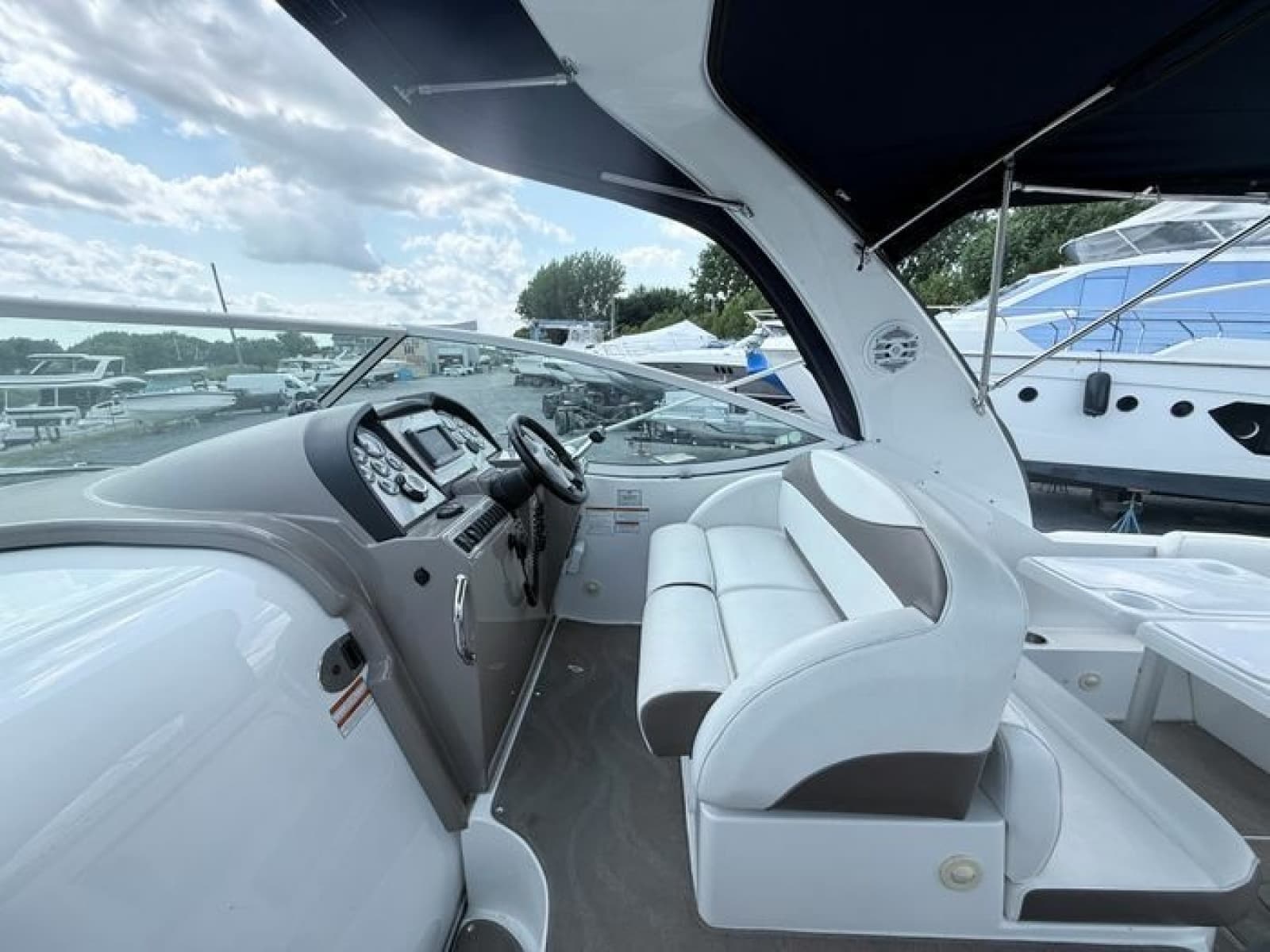 2009 Cruisers Yachts 300 CXi - Photo 15