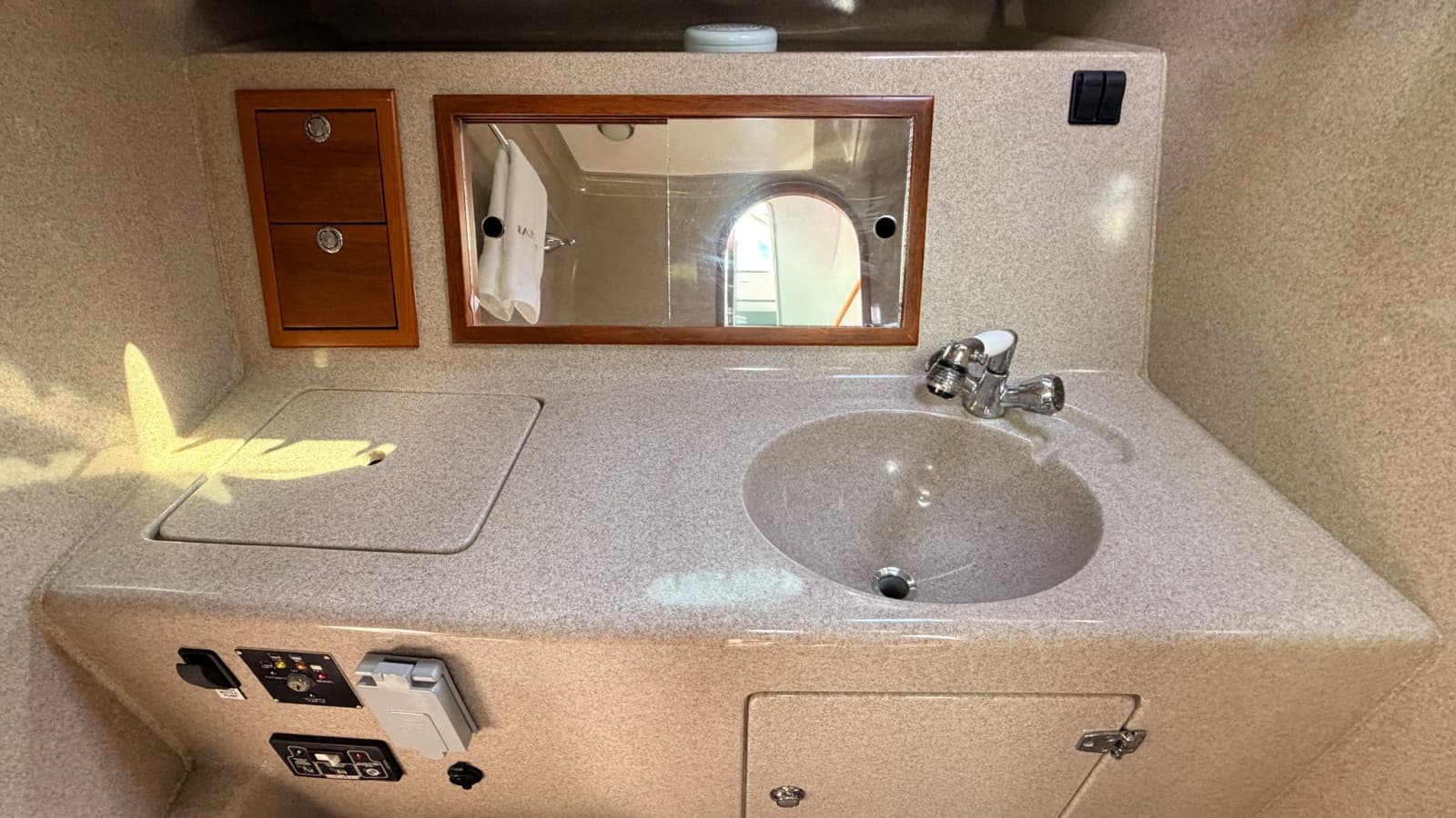 2004 True North 33 - Photo 38