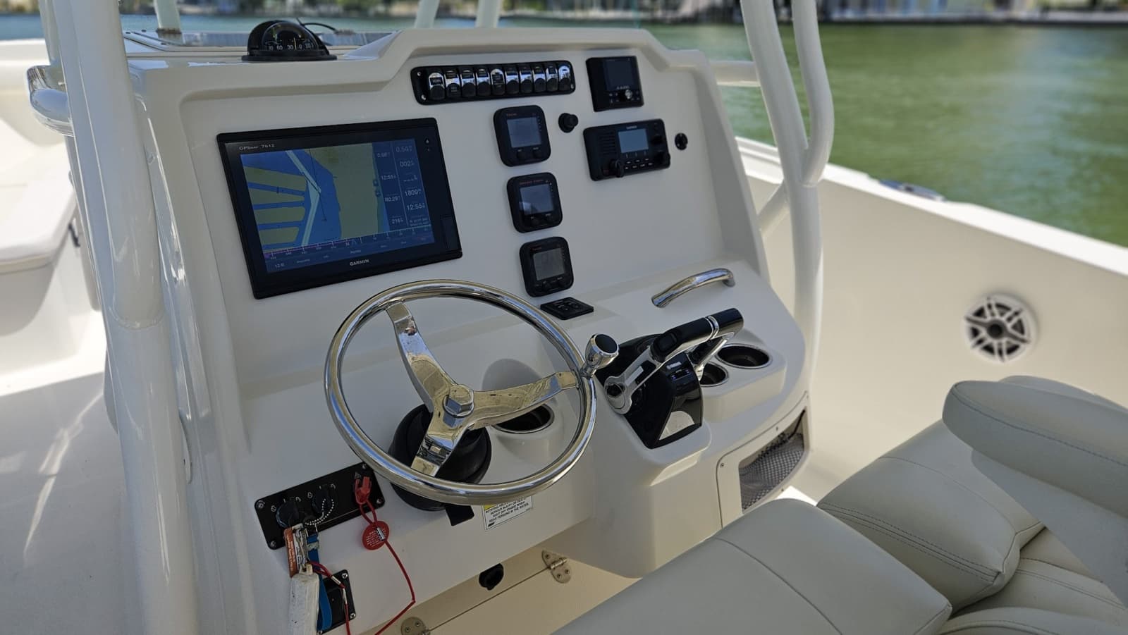2014 Sailfish 320CC - Photo 6