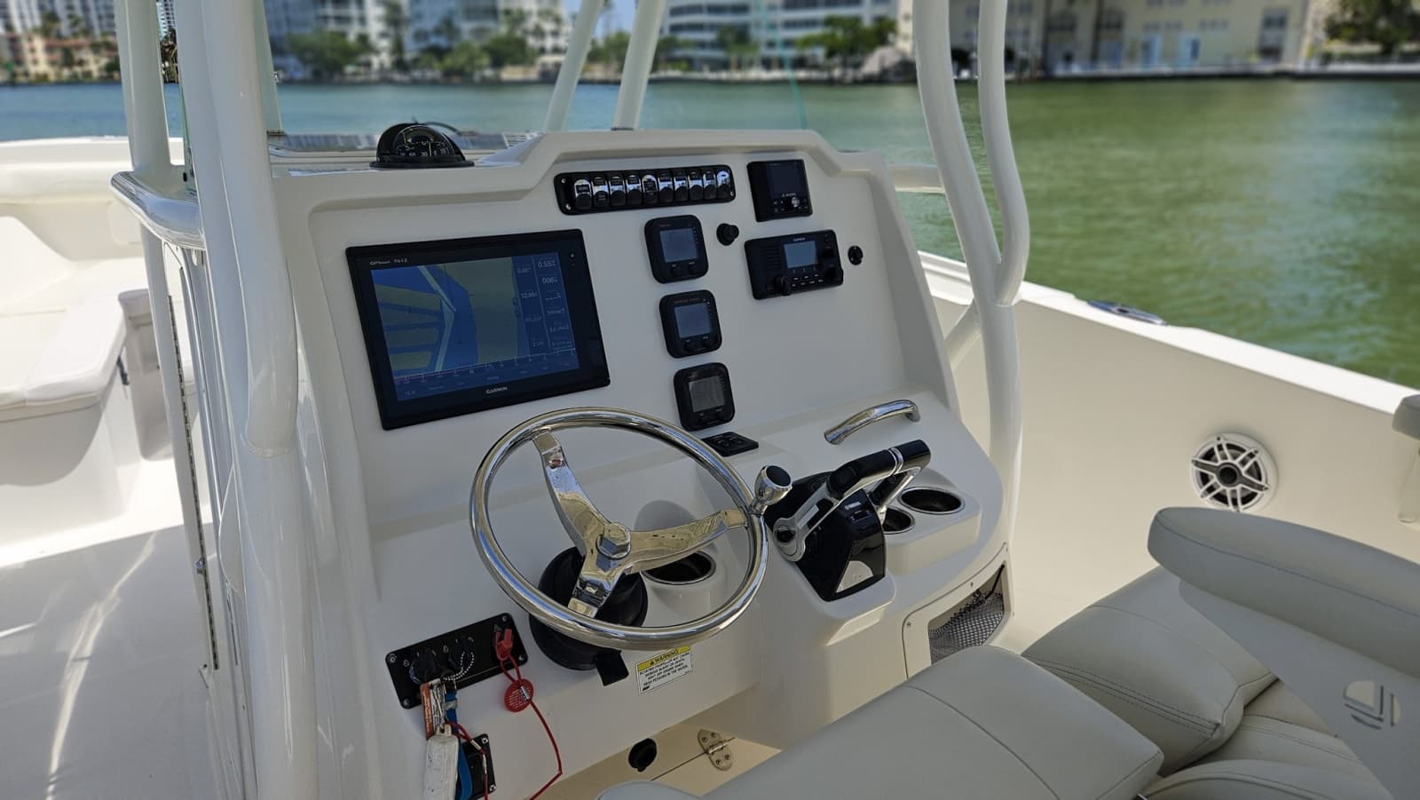 2014 Sailfish 320CC - Photo 17
