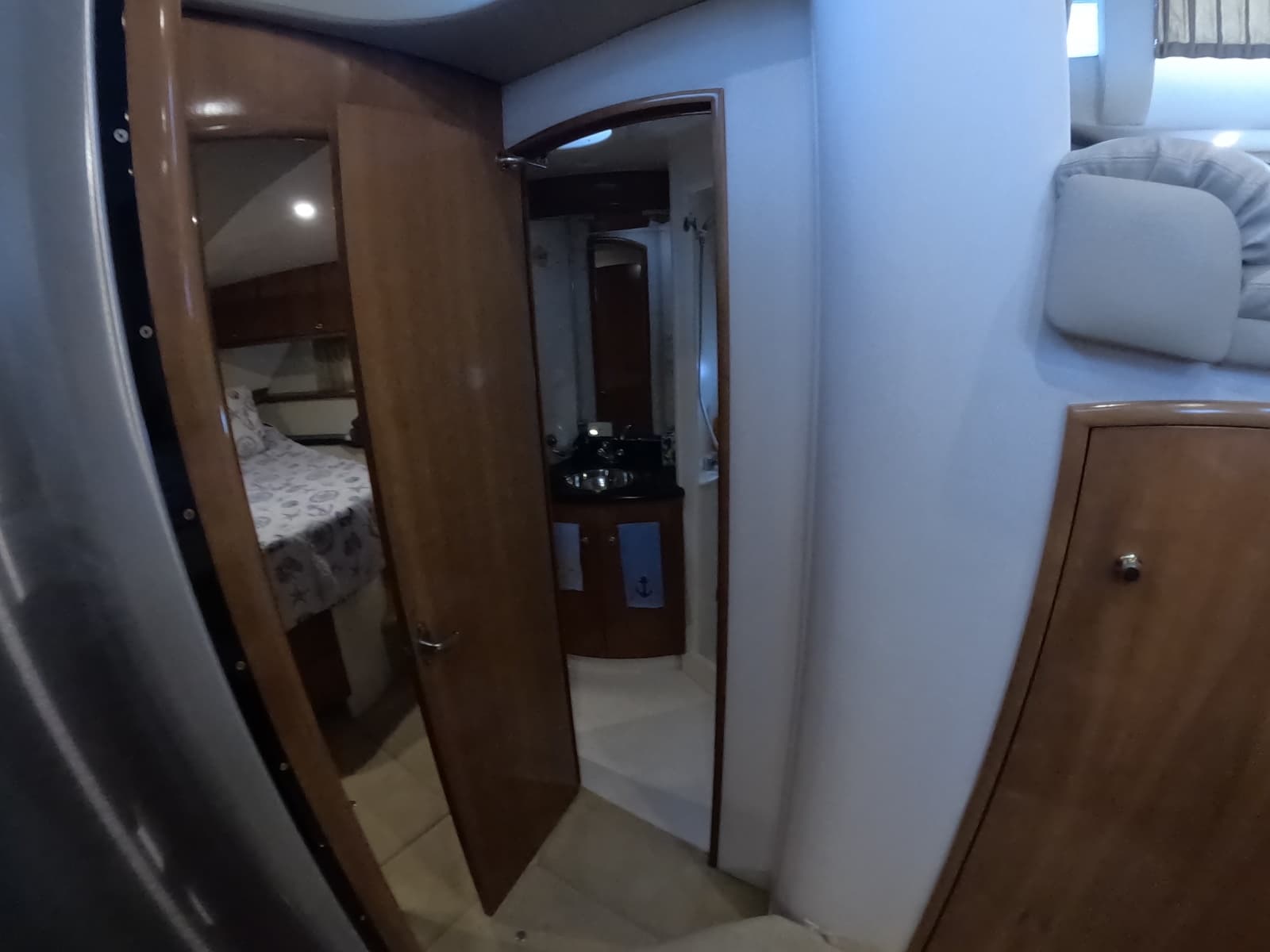 2002 Carver 466 Motor Yacht - Photo 9