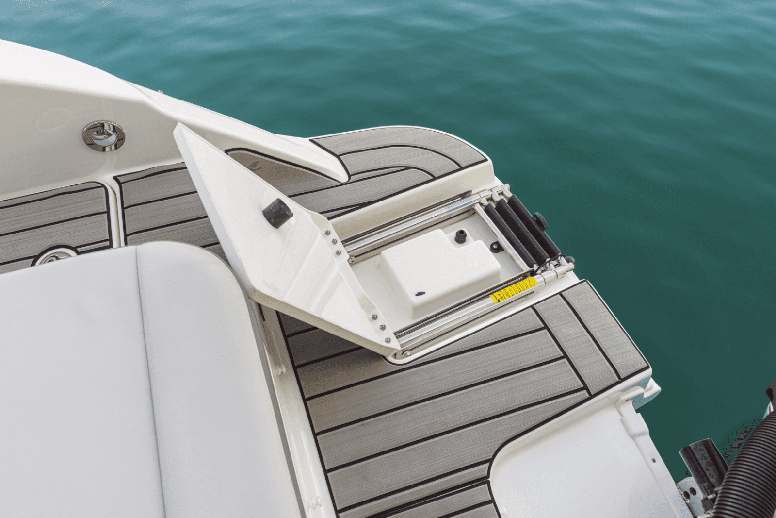 2025 Sea Ray SDX 270 Outboard - Photo 43