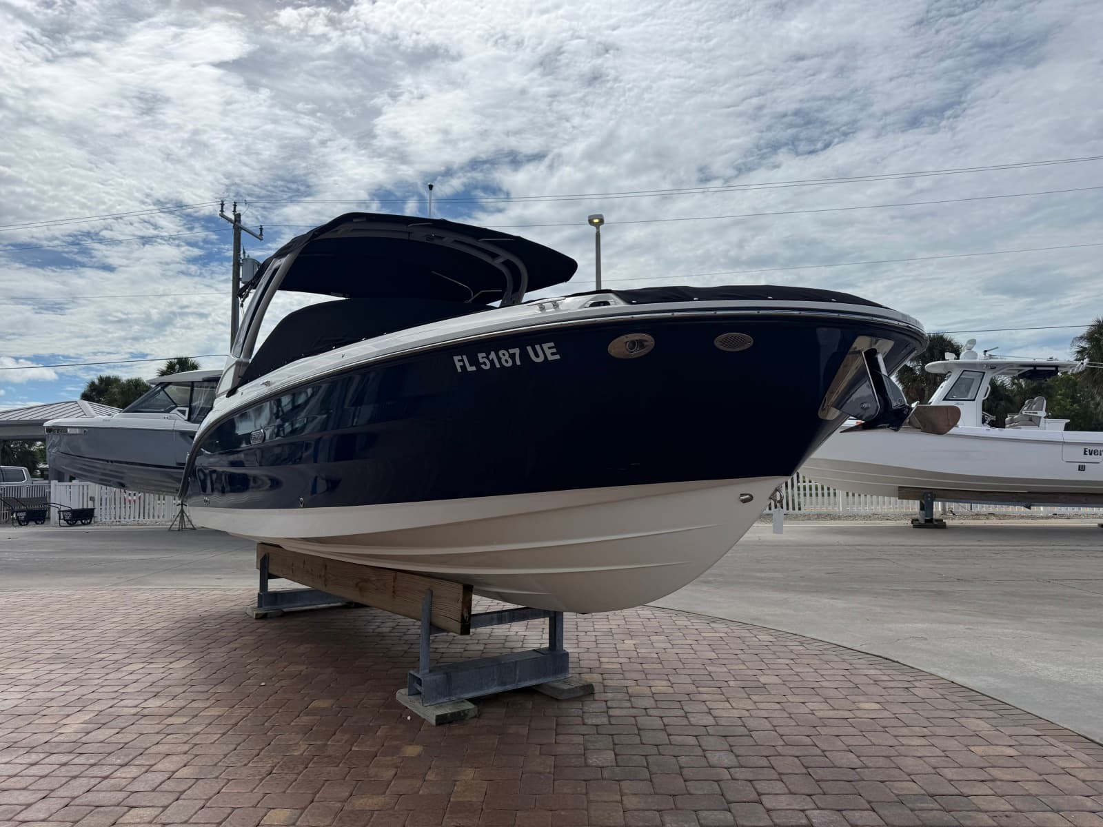 2025 Sea Ray SDX 270 Outboard - Photo 9