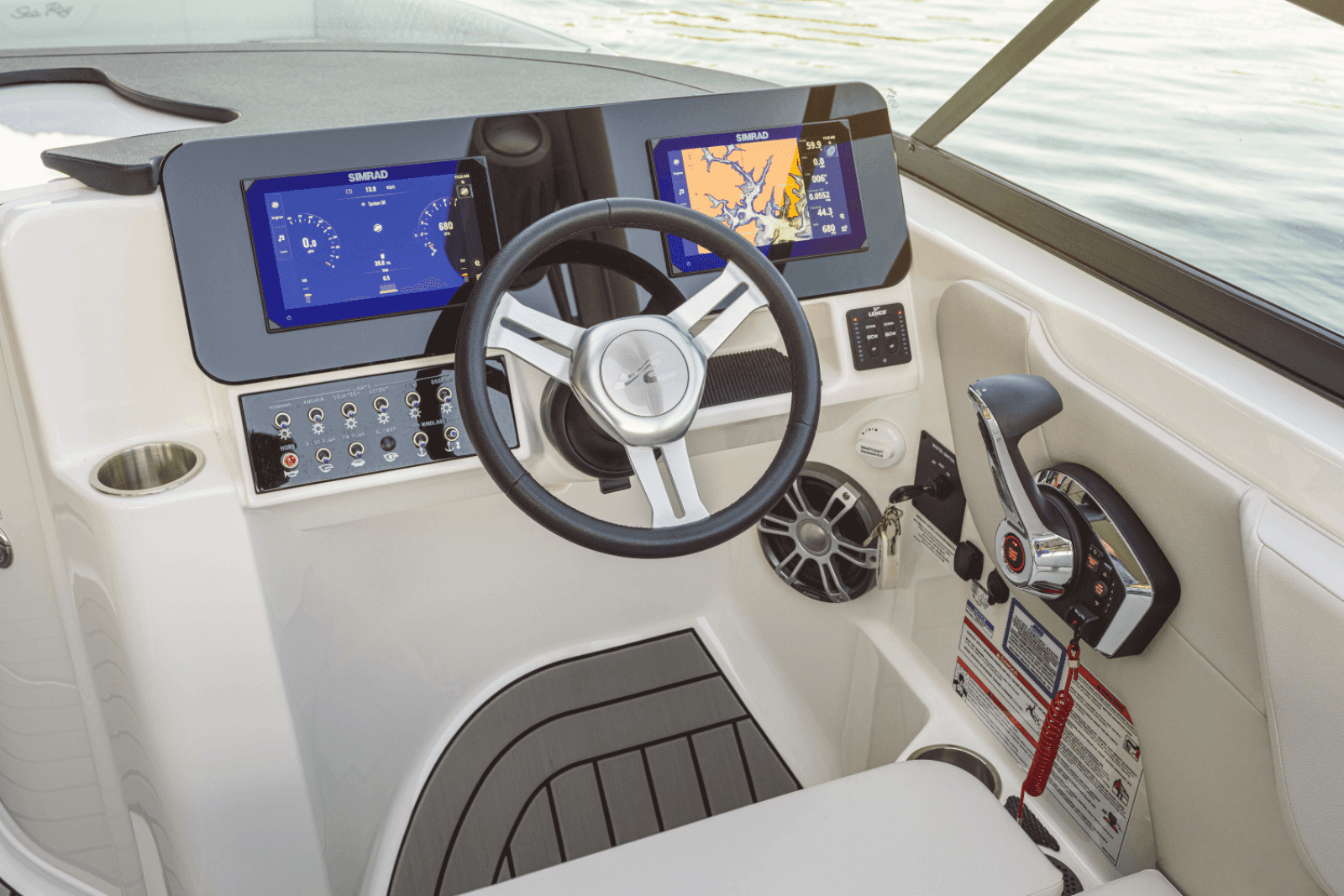 2025 Sea Ray SDX 270 Outboard - Photo 23