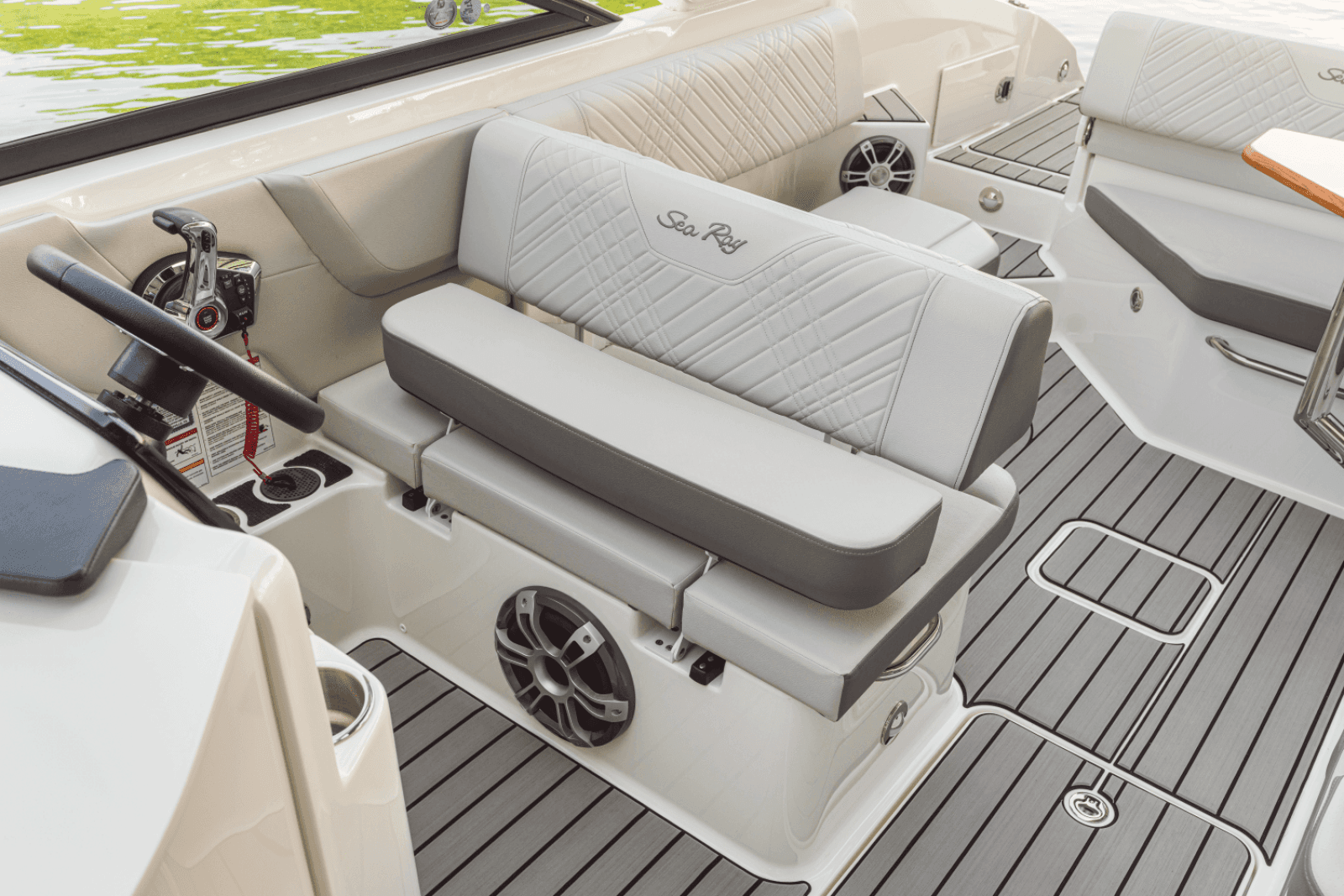 2025 Sea Ray SDX 270 Outboard - Photo 26