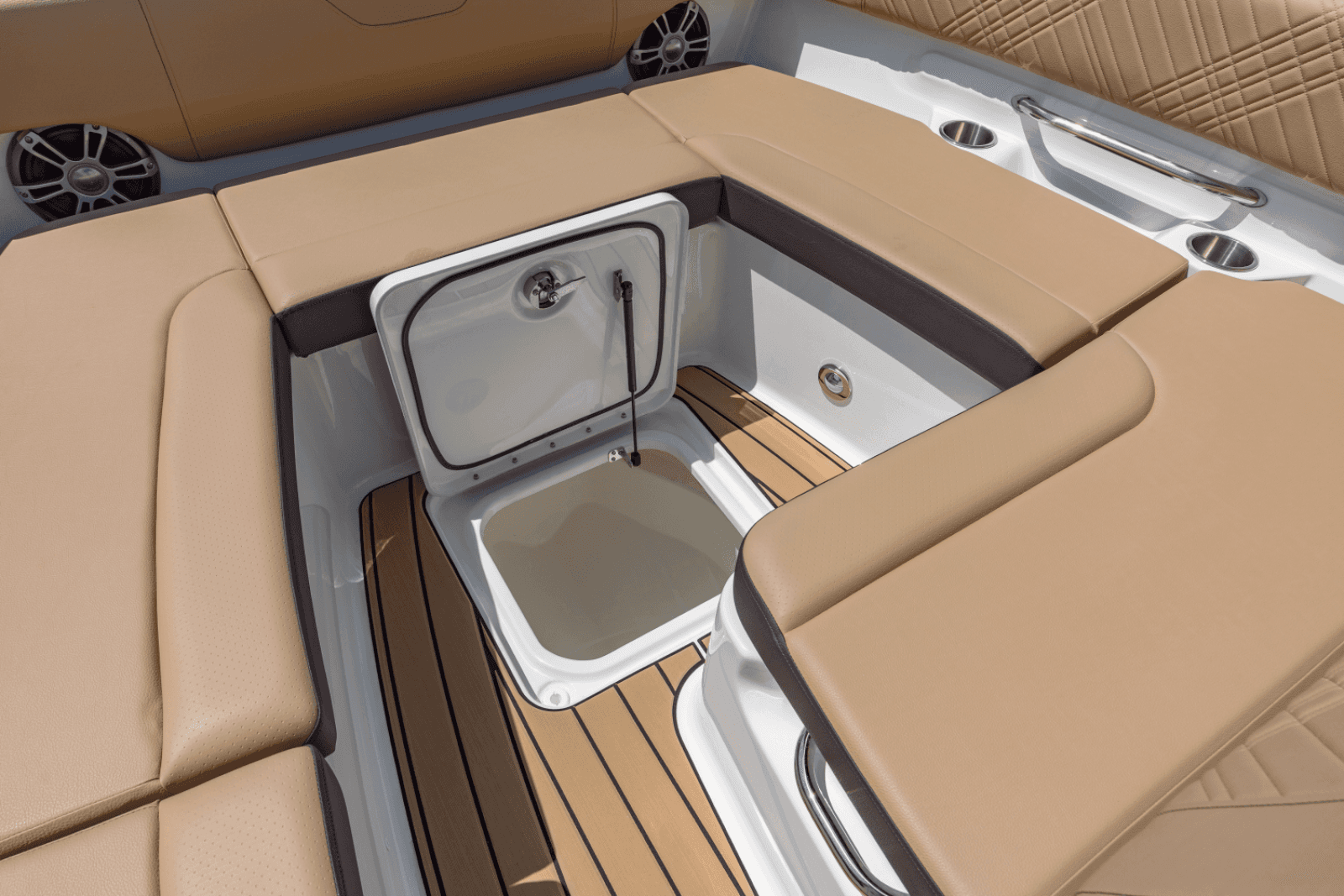 2025 Sea Ray SDX 270 Outboard - Photo 48