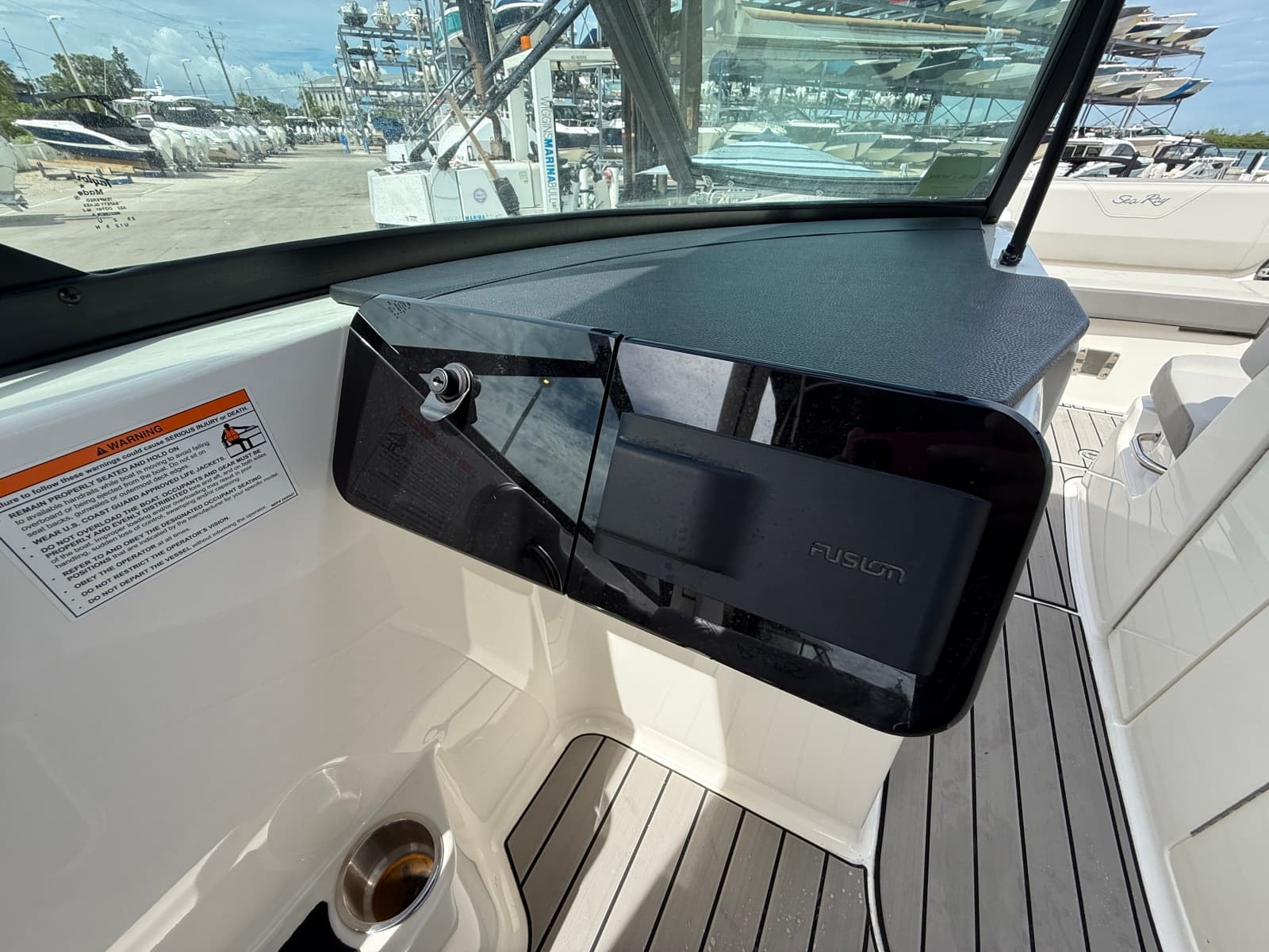 2025 Sea Ray SDX 270 Outboard - Photo 29