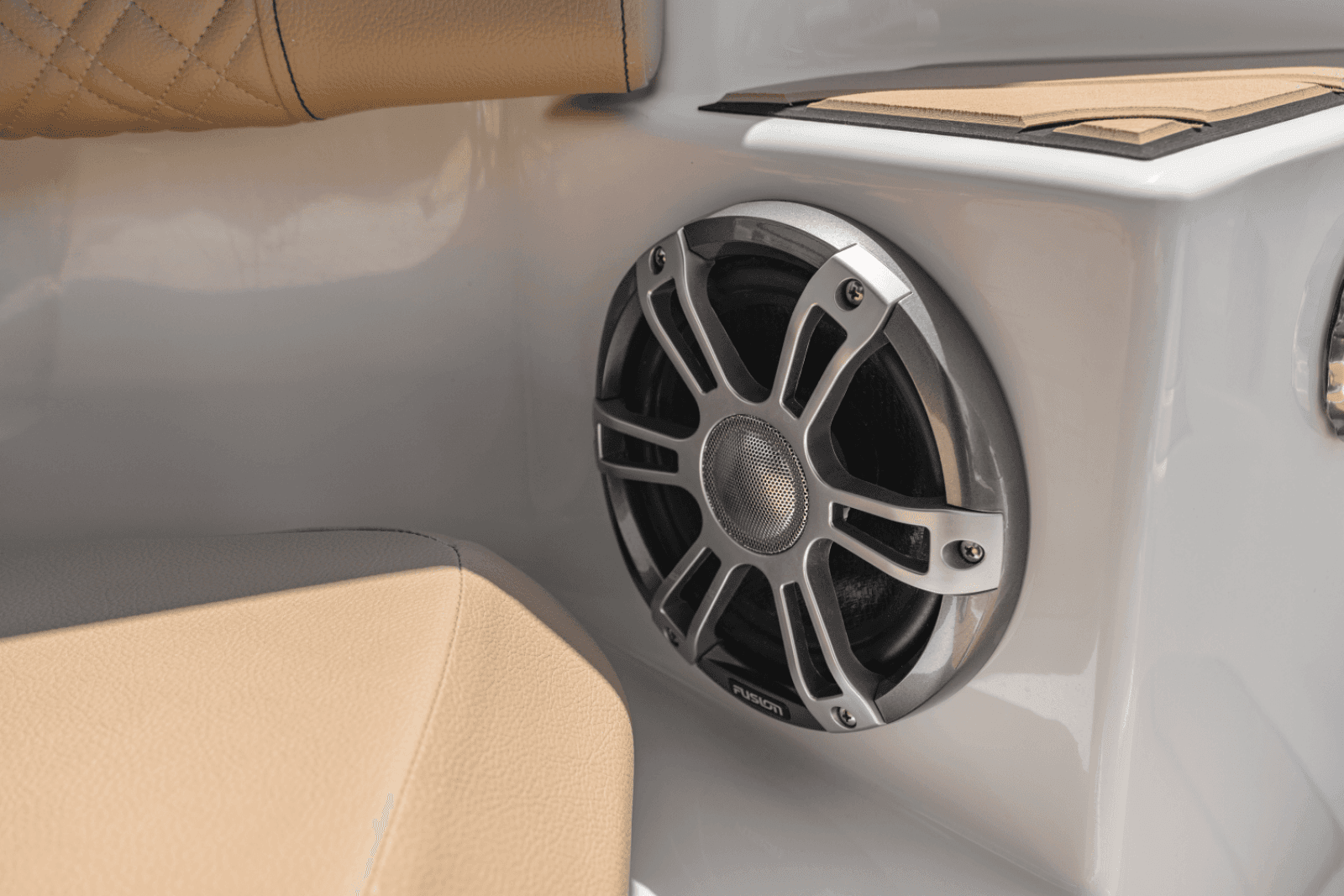 2025 Sea Ray SDX 270 Outboard - Photo 53