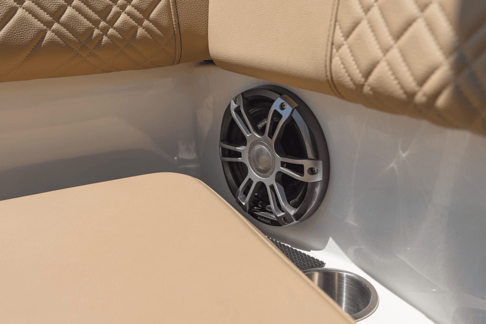 2025 Sea Ray SDX 270 Outboard - Photo 52