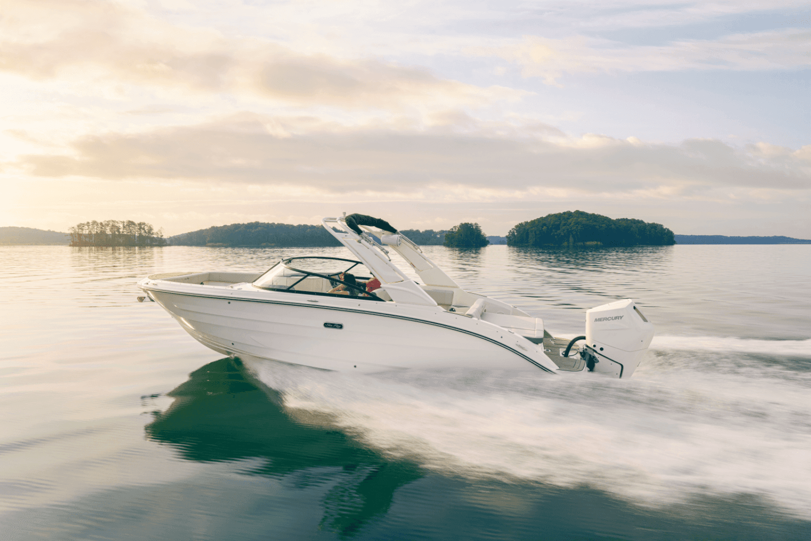 2025 Sea Ray SDX 270 Outboard - Photo 1