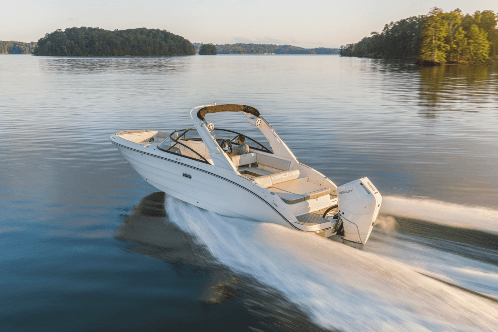 2025 Sea Ray SDX 270 Outboard - Photo 2