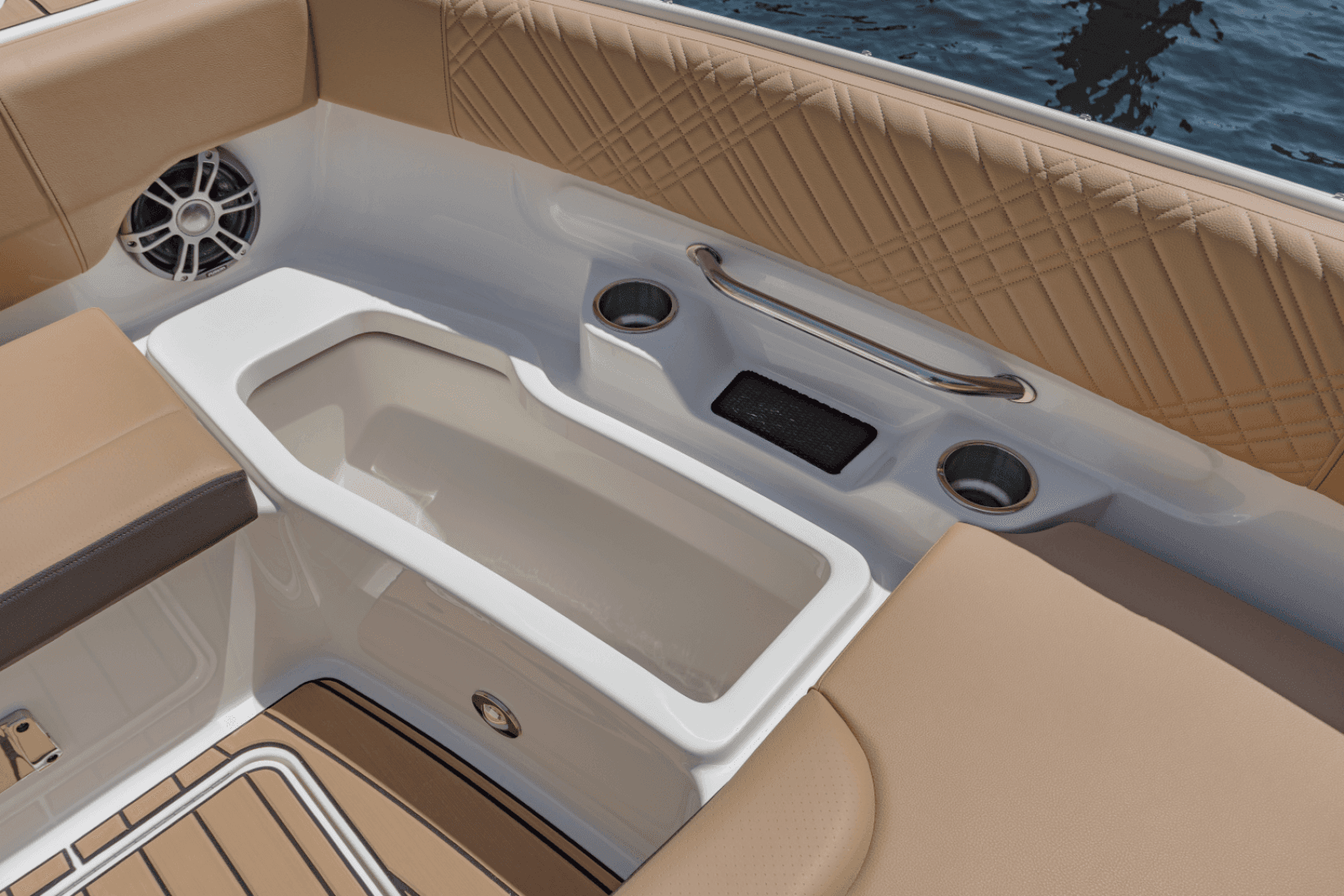 2025 Sea Ray SDX 270 Outboard - Photo 46