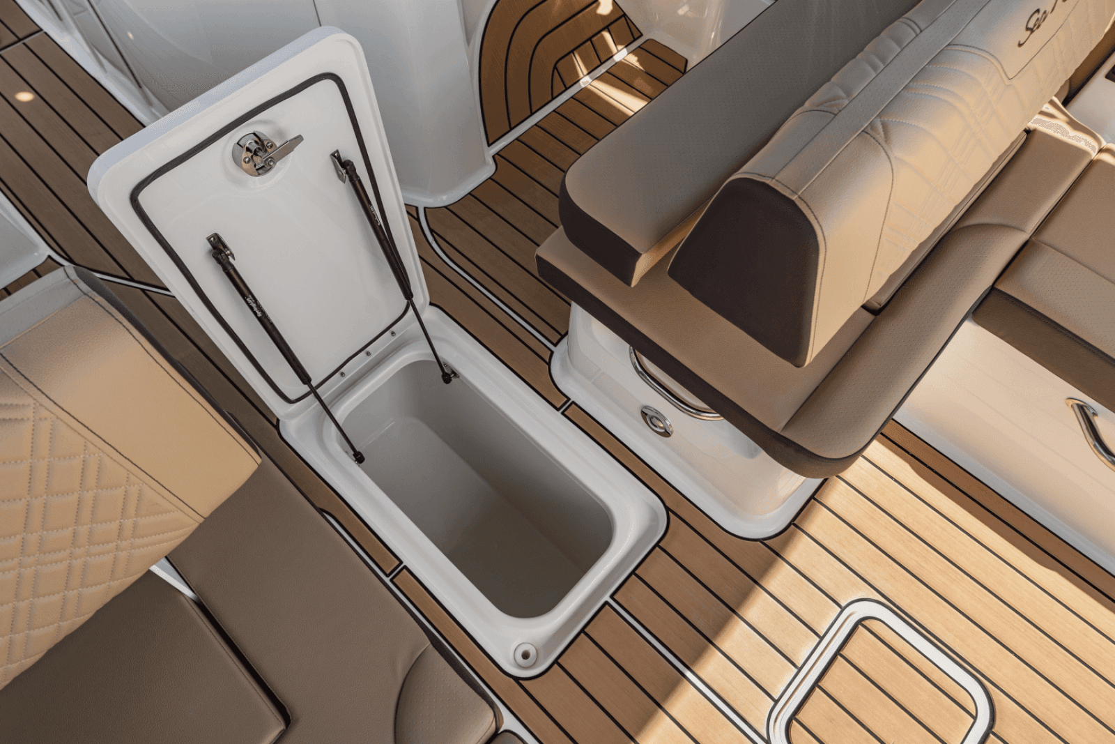 2025 Sea Ray SDX 270 Outboard - Photo 50