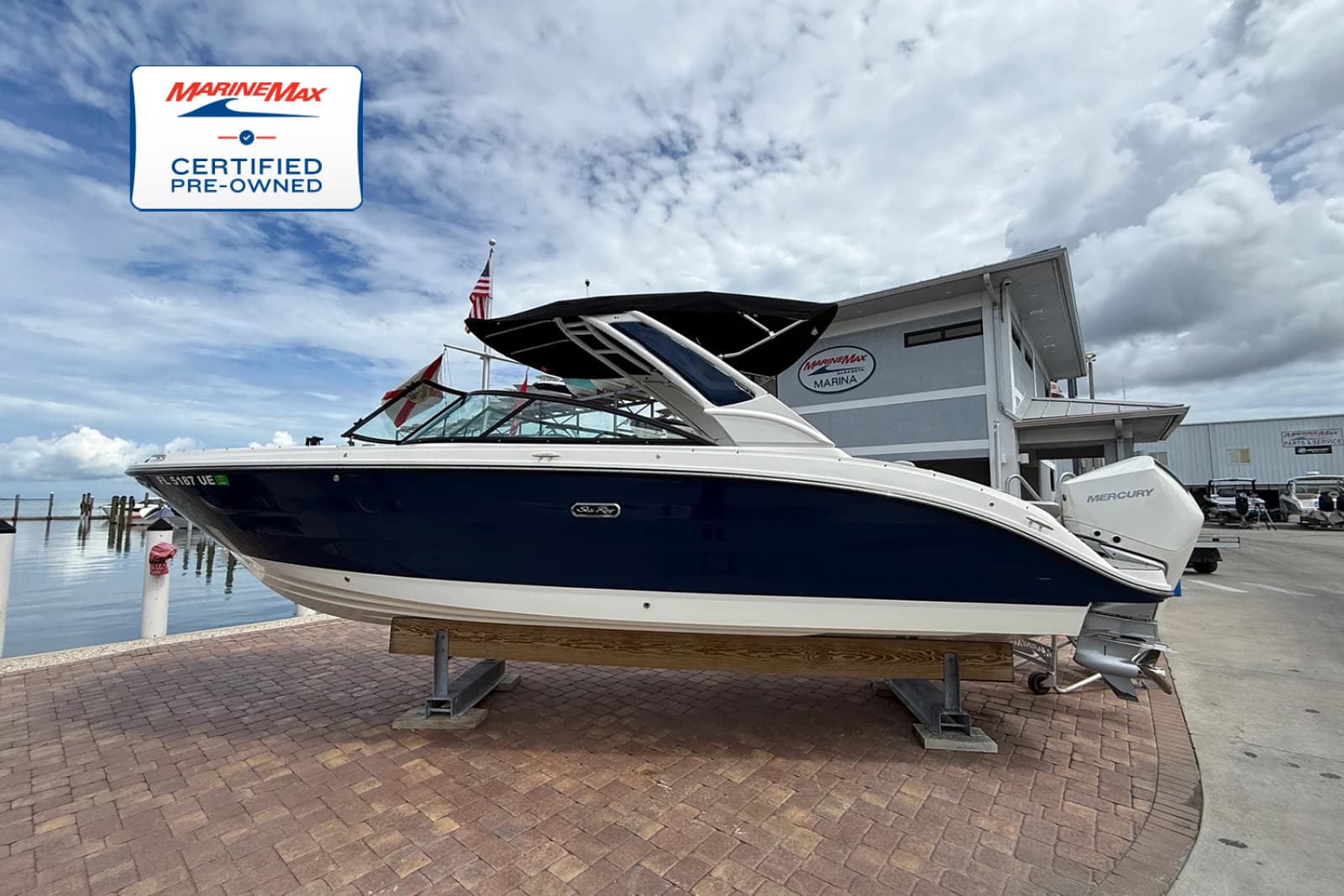 2025 Sea Ray SDX 270 Outboard - Photo 1