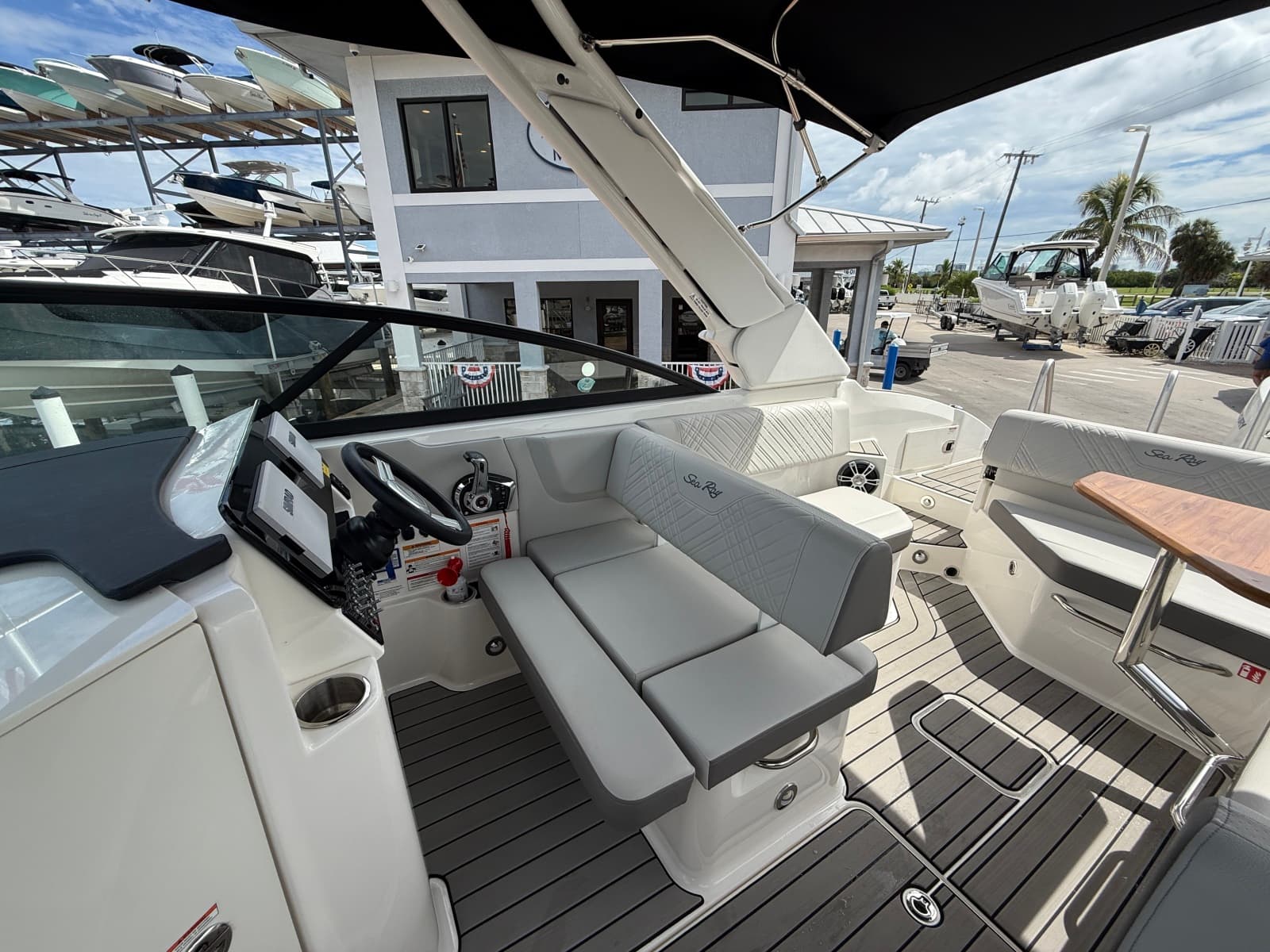 2025 Sea Ray SDX 270 Outboard - Photo 20