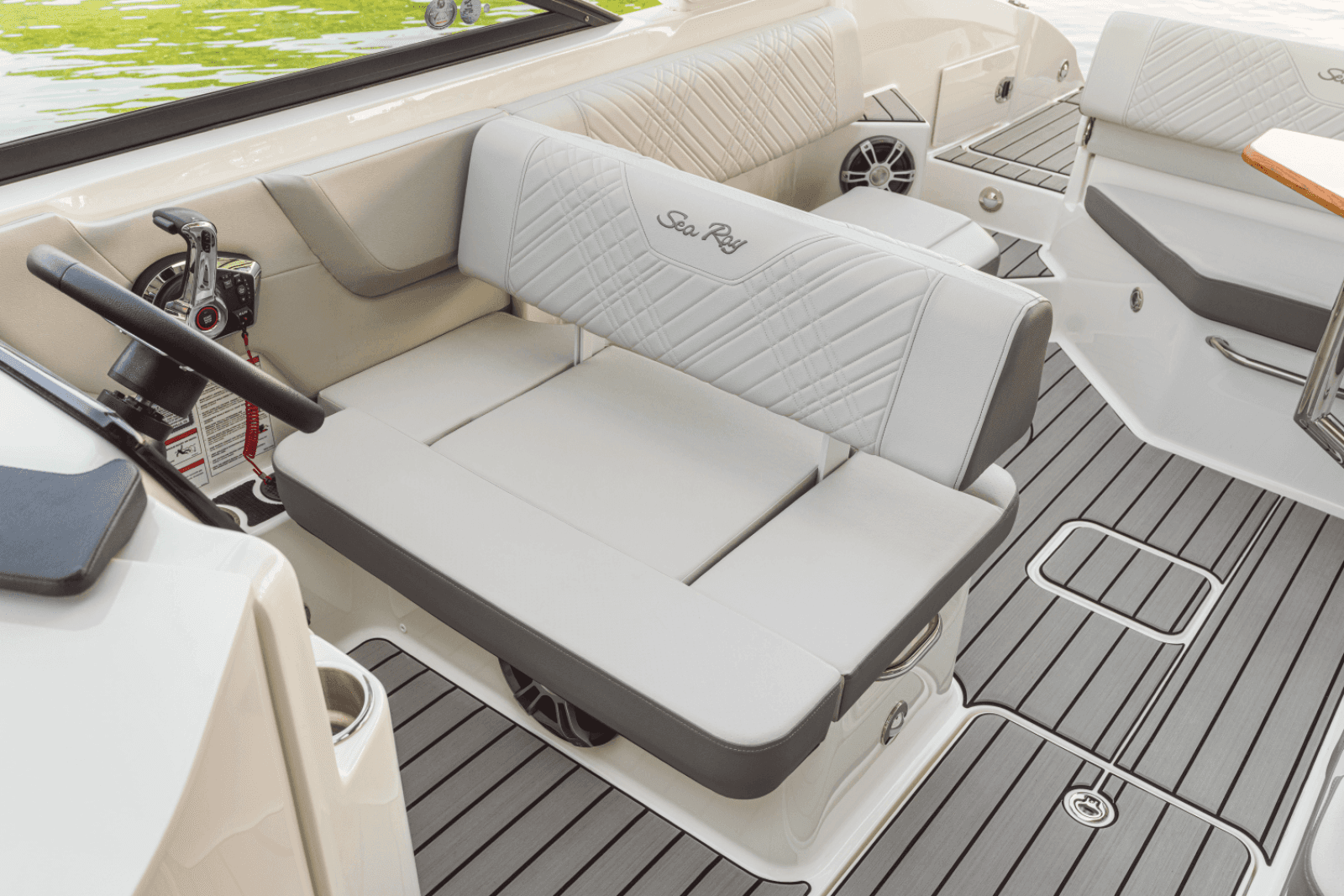 2025 Sea Ray SDX 270 Outboard - Photo 25