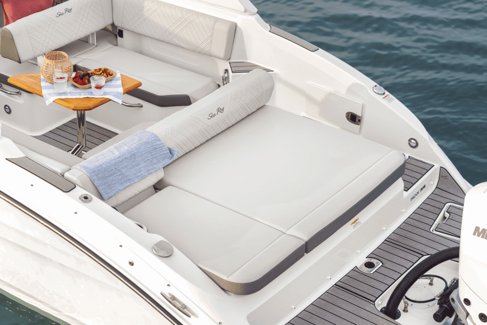 2025 Sea Ray SDX 270 Outboard - Photo 44
