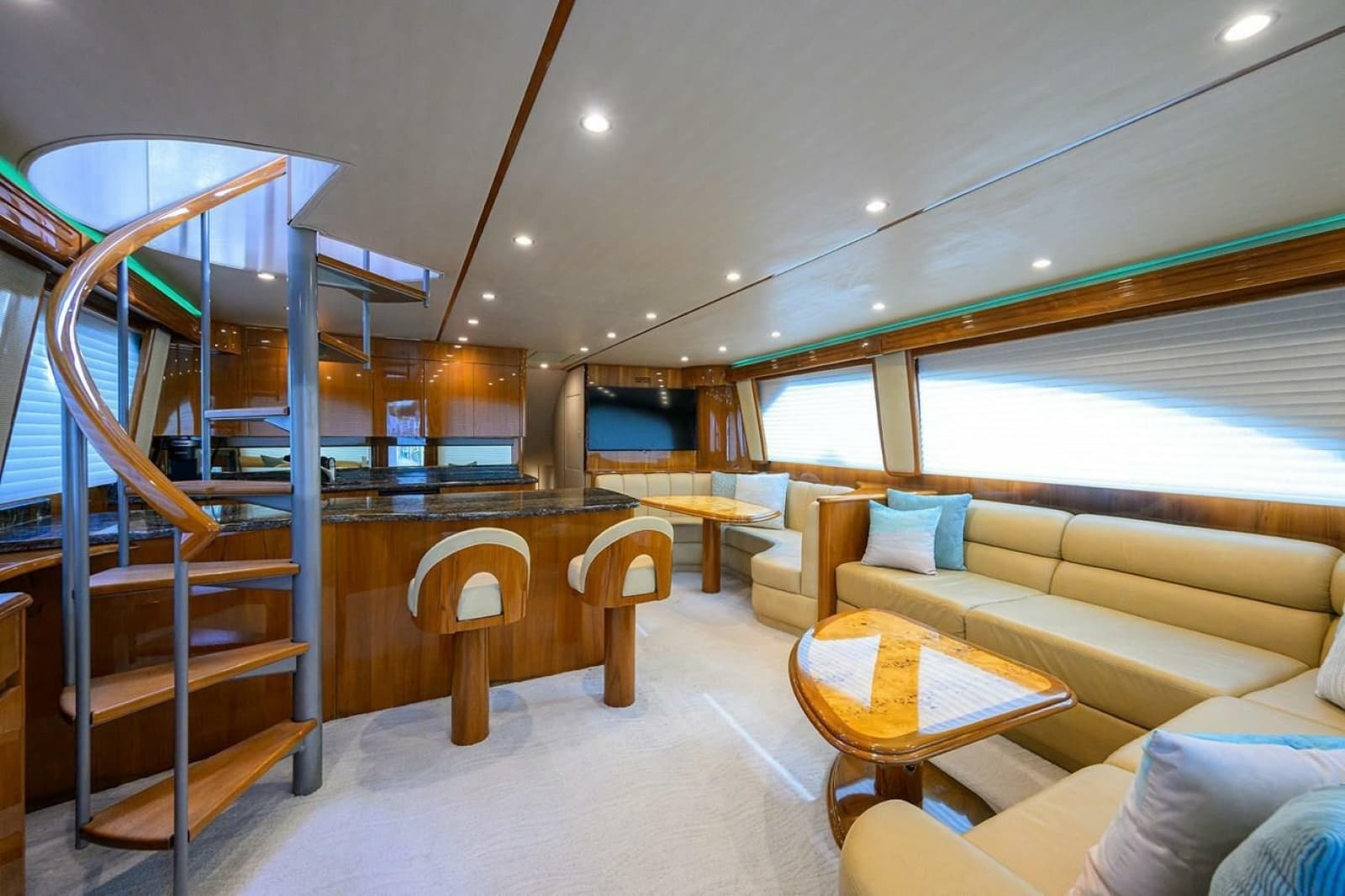 2013 Viking Enclosed Bridge SF 2013 - Photo 3
