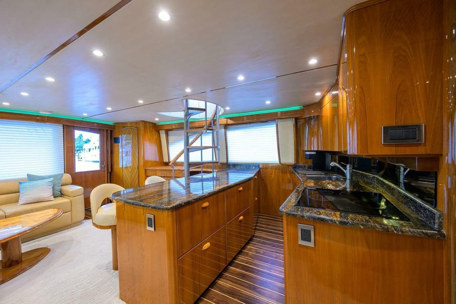 2013 Viking Enclosed Bridge SF 2013 - Photo 8