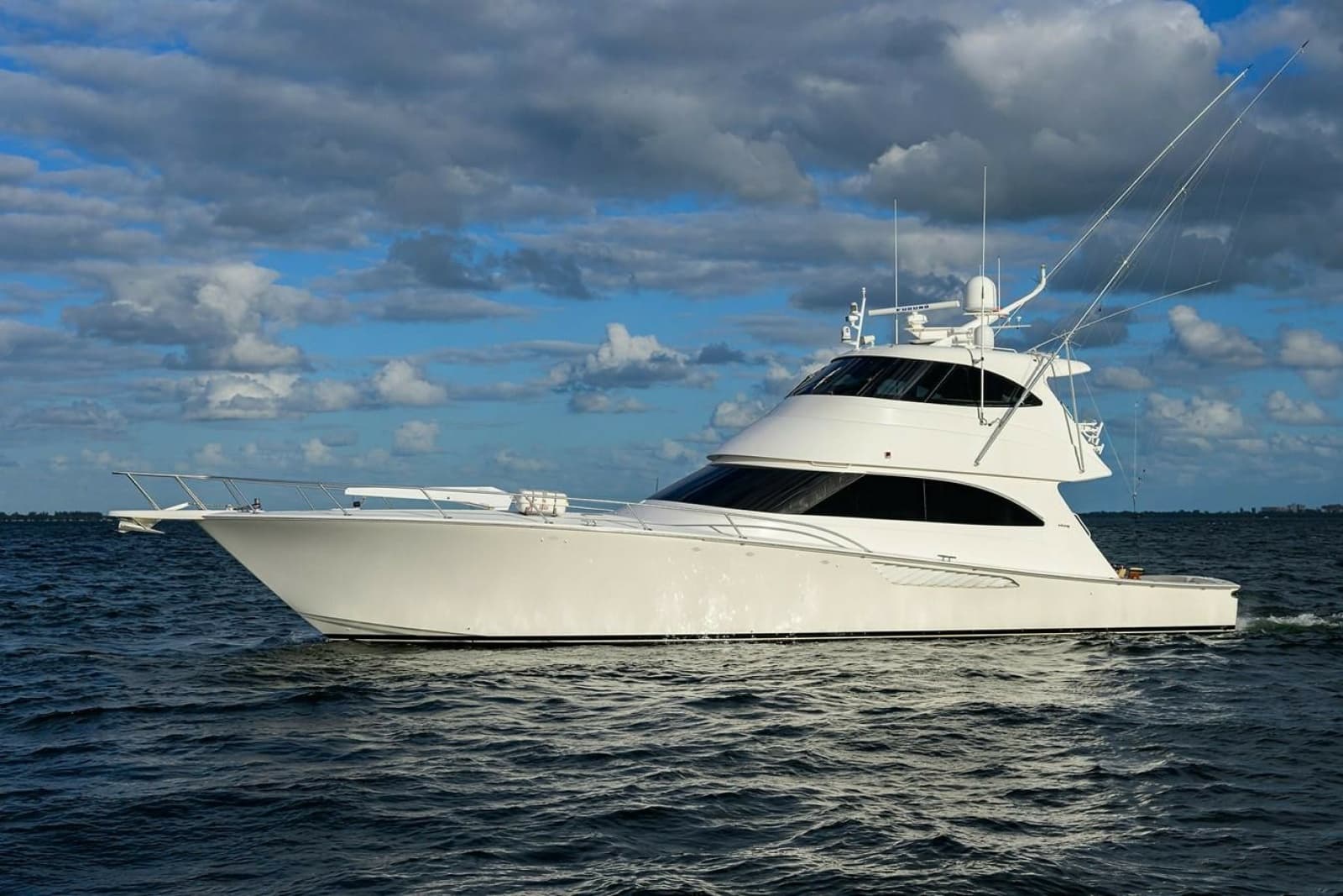 2013 Viking Enclosed Bridge SF 2013 - Photo 2